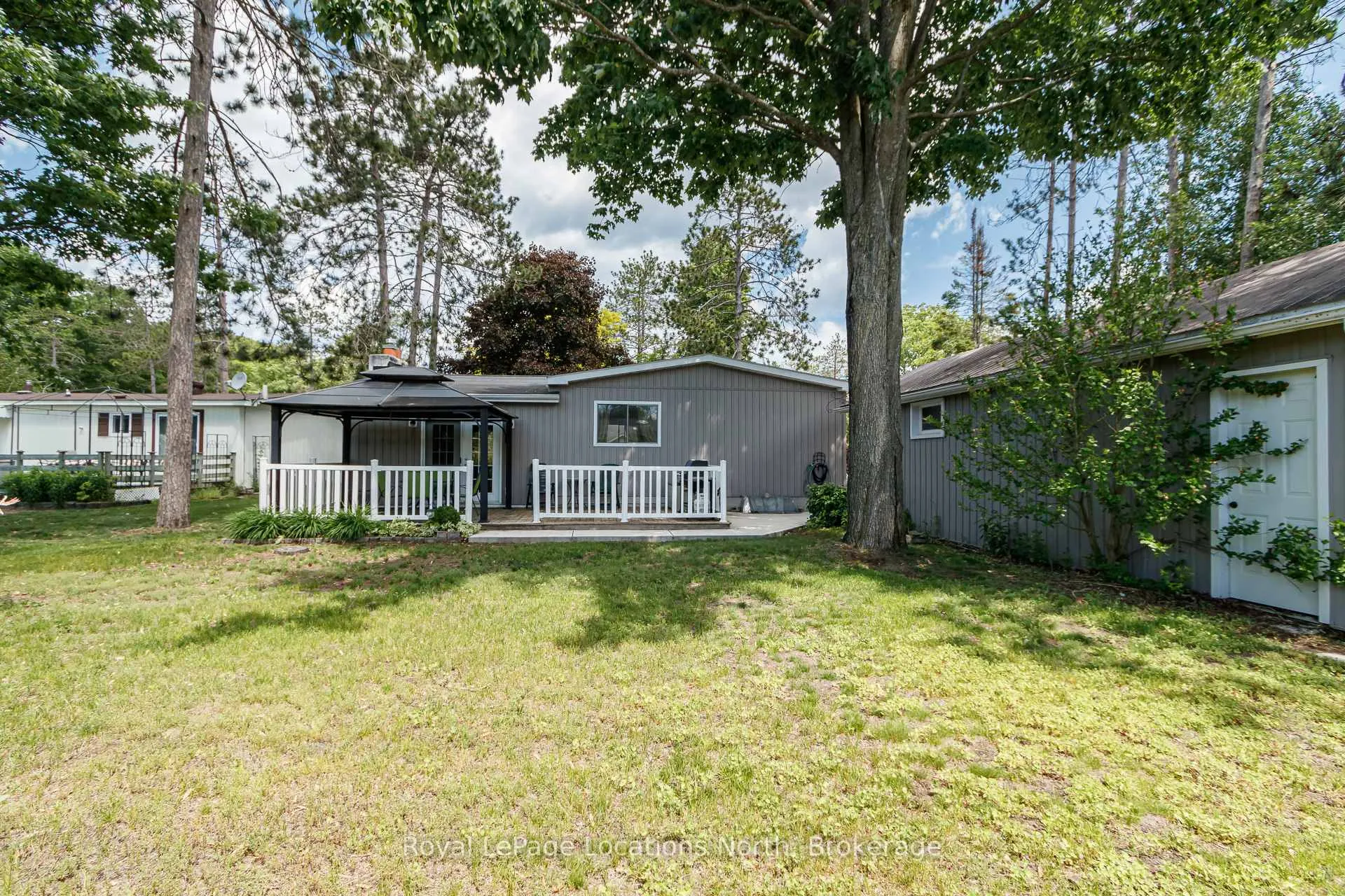 Photo 8 of 5 Golf Avenue E, Wasaga Beach — HOMEH
