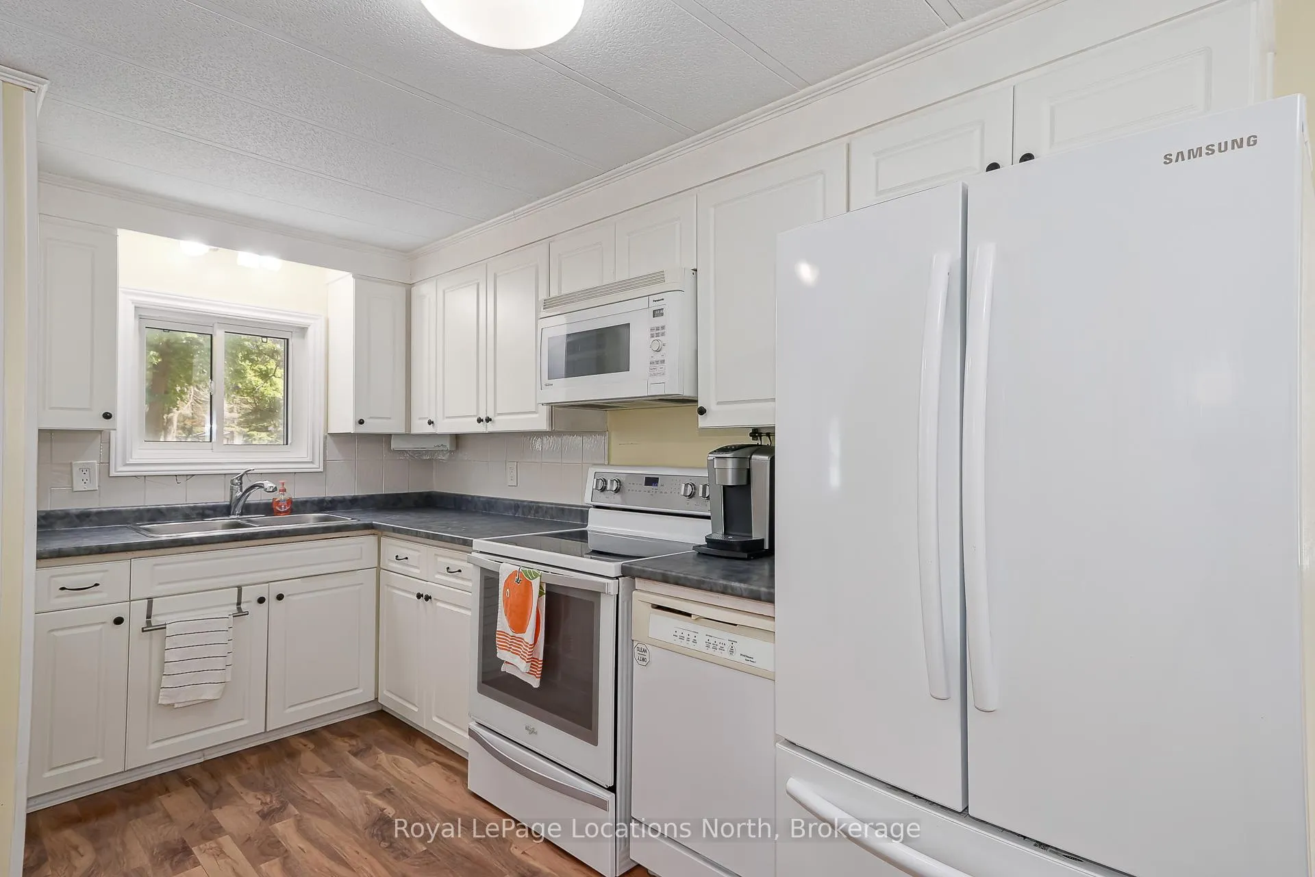 Photo 11 of 5 Golf Avenue E, Wasaga Beach — HOMEH