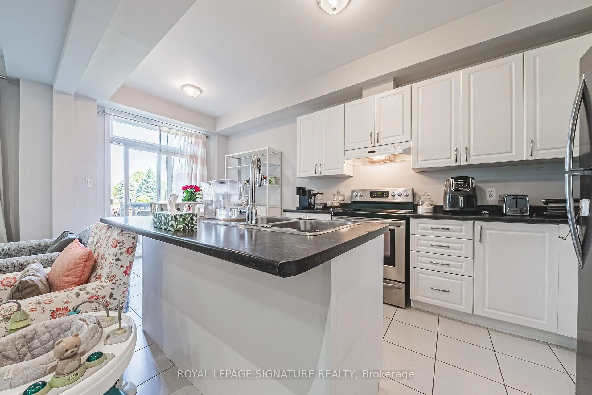 Photo 7 of Unit 3, 90 Raymond Road, Hamilton, Meadowlands — HOMEH