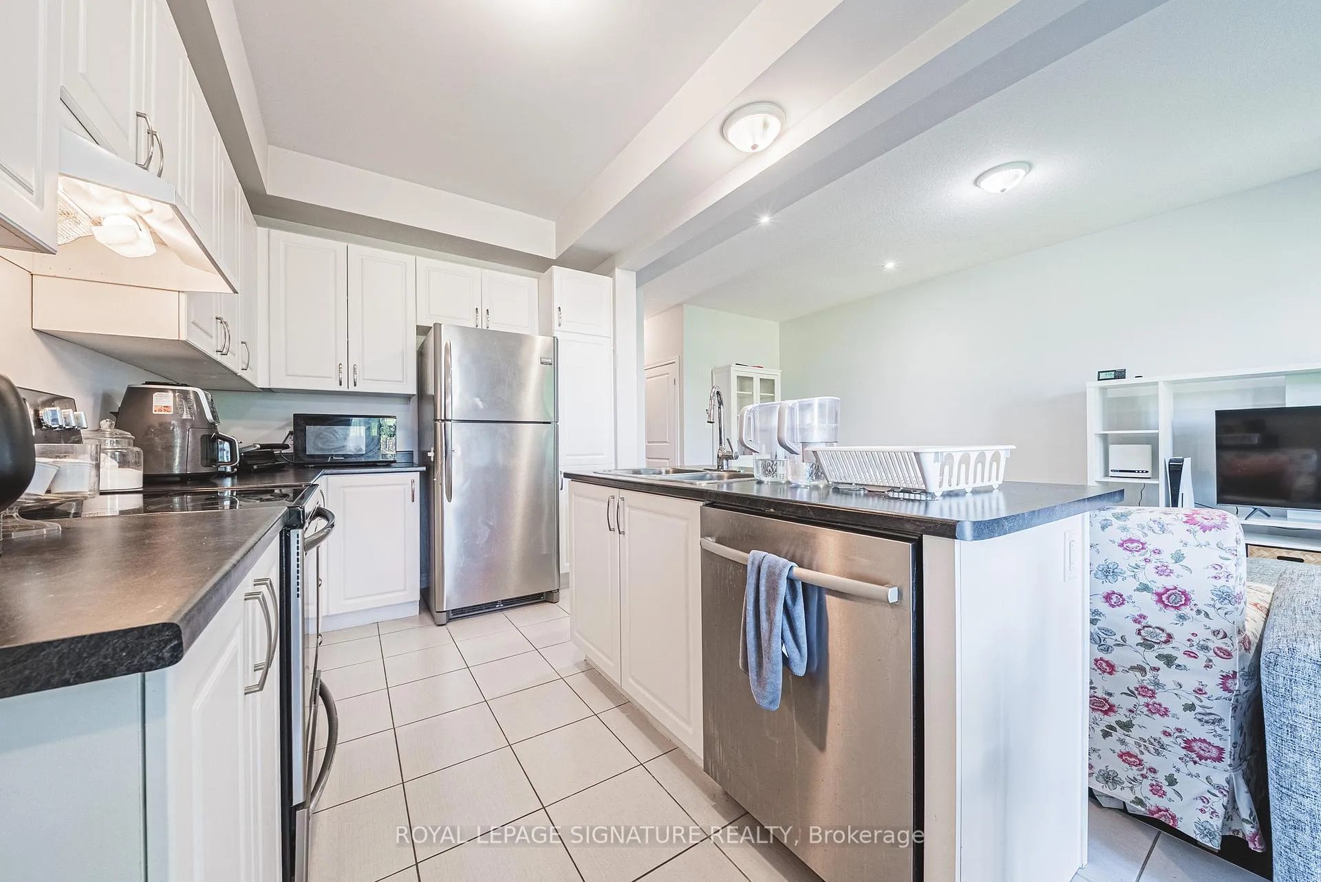 Photo 9 of Unit 3, 90 Raymond Road, Hamilton, Meadowlands — HOMEH