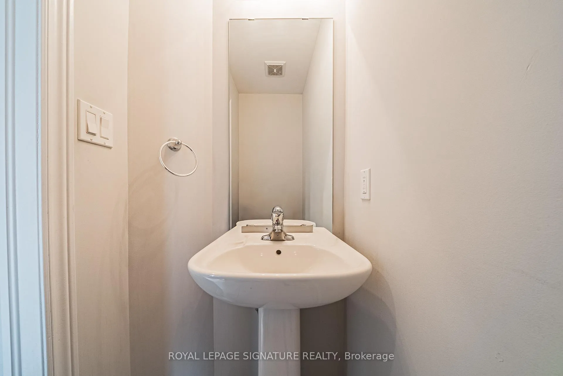 Photo 12 of Unit 3, 90 Raymond Road, Hamilton, Meadowlands — HOMEH