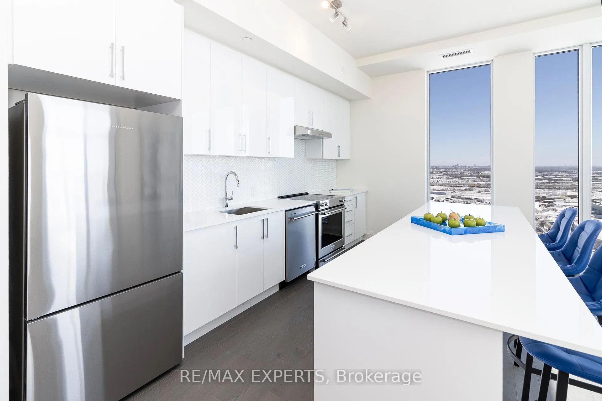 Photo 7 of Unit PH111, 8960 Jane Street, Vaughan, Vellore Village — HOMEH