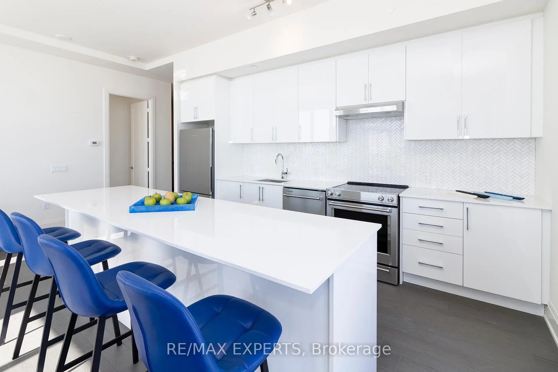 Photo 9 of Unit PH111, 8960 Jane Street, Vaughan, Vellore Village — HOMEH