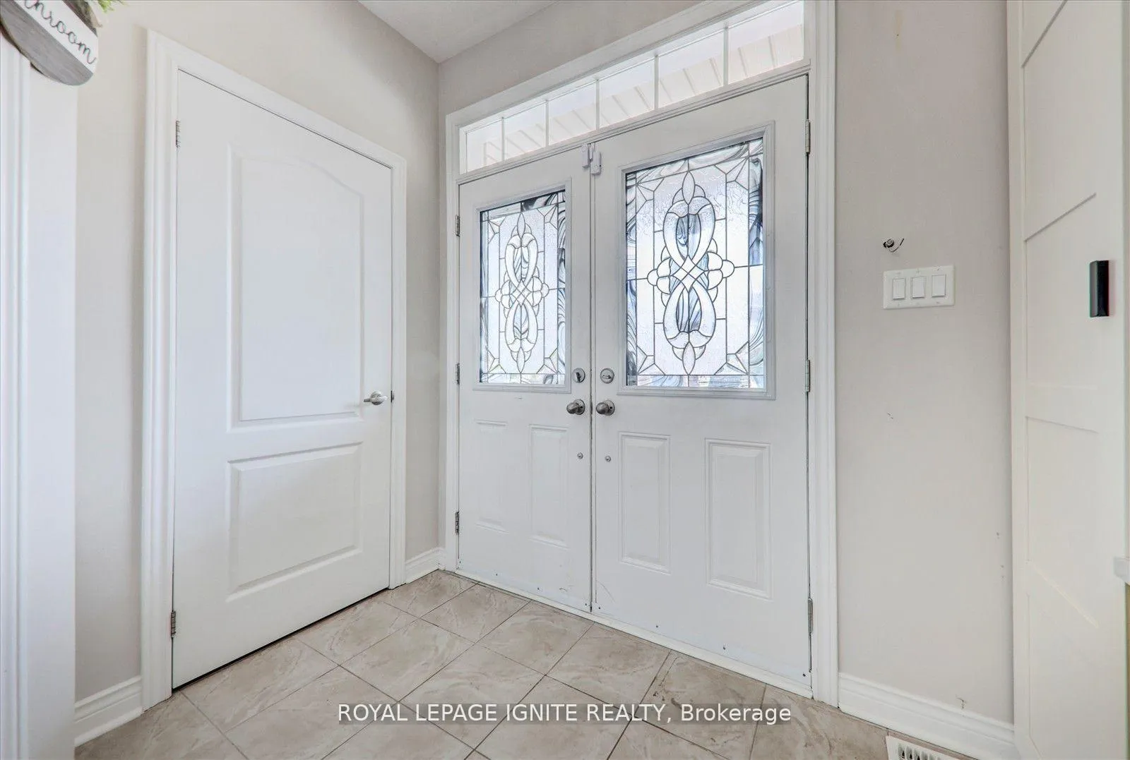Photo 5 of 102 Garrardview Street, Ajax, Northeast Ajax — HOMEH
