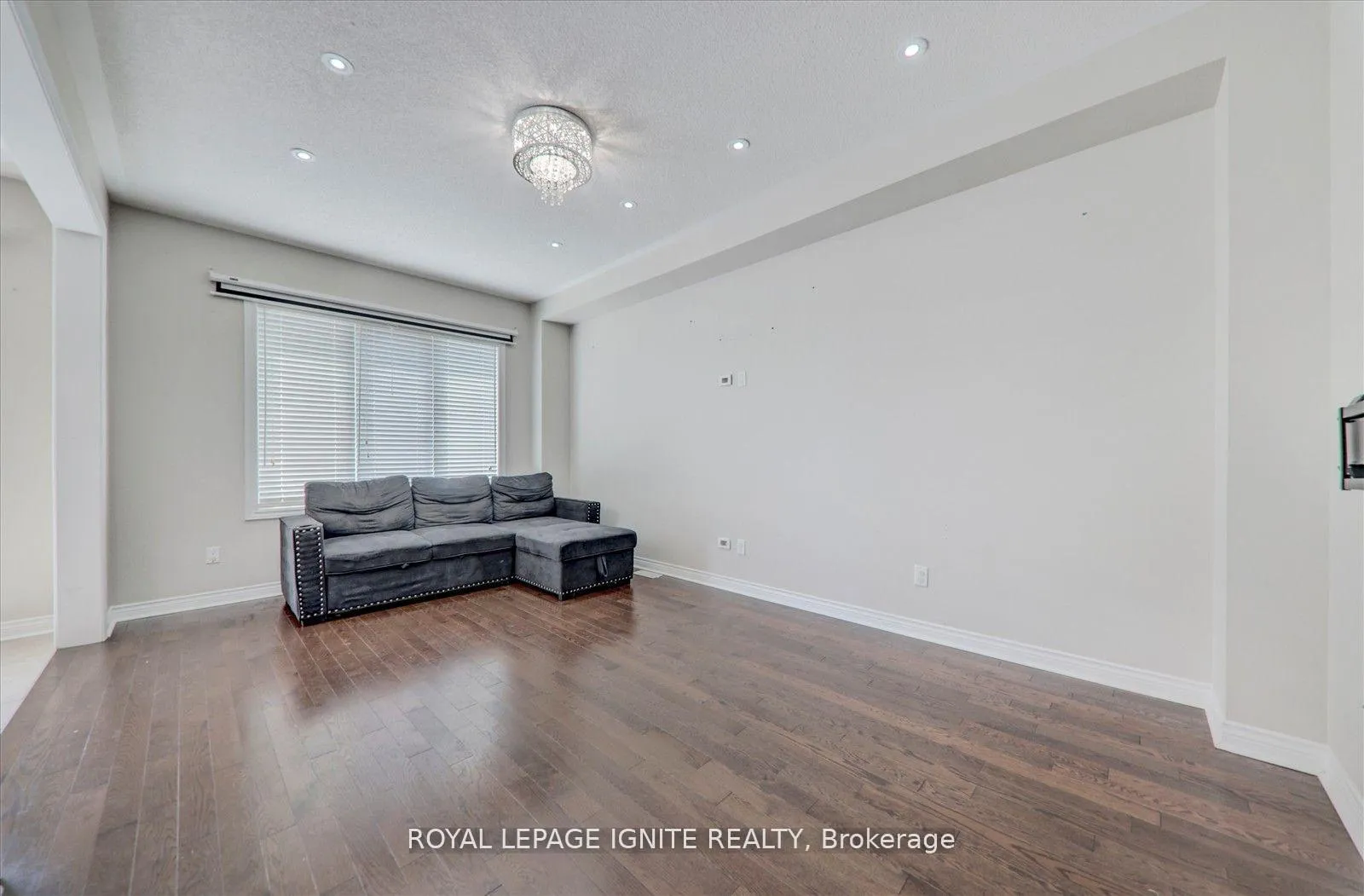 Photo 8 of 102 Garrardview Street, Ajax, Northeast Ajax — HOMEH