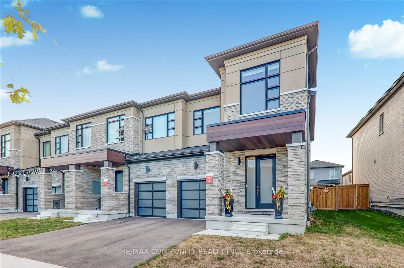 Photo 2 of 124 Ogston Crescent, Whitby, Rural Whitby — HOMEH