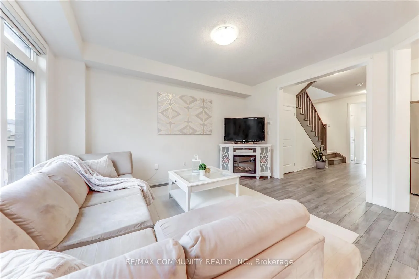 Photo 21 of 124 Ogston Crescent, Whitby, Rural Whitby — HOMEH
