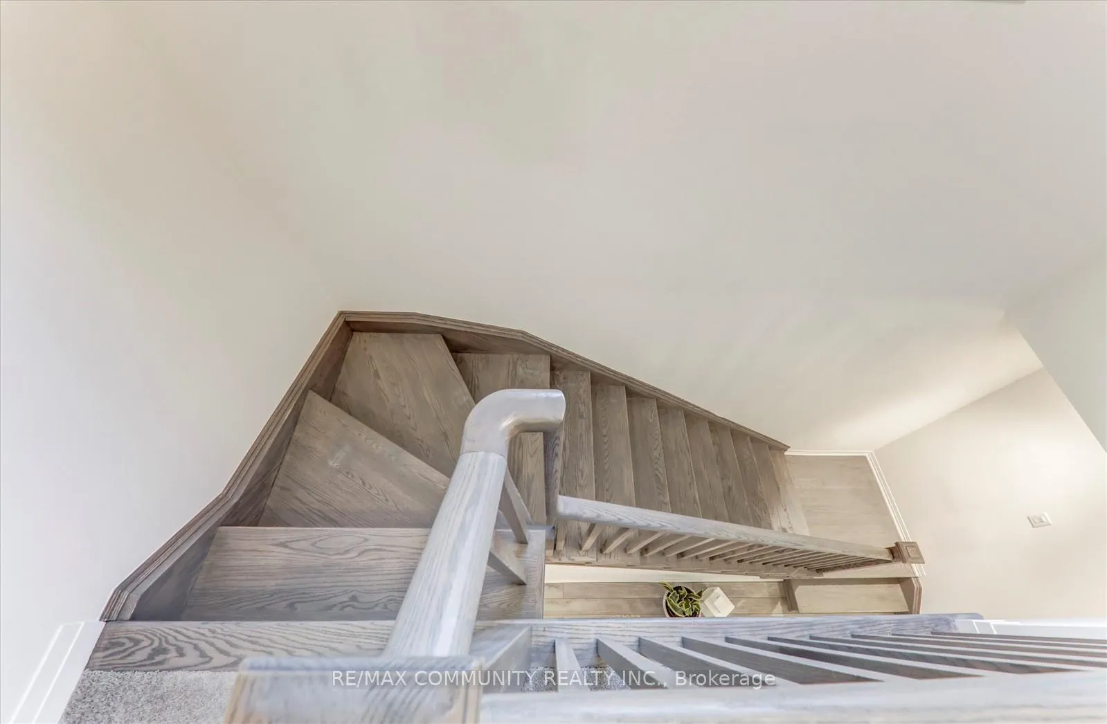Photo 29 of 124 Ogston Crescent, Whitby, Rural Whitby — HOMEH