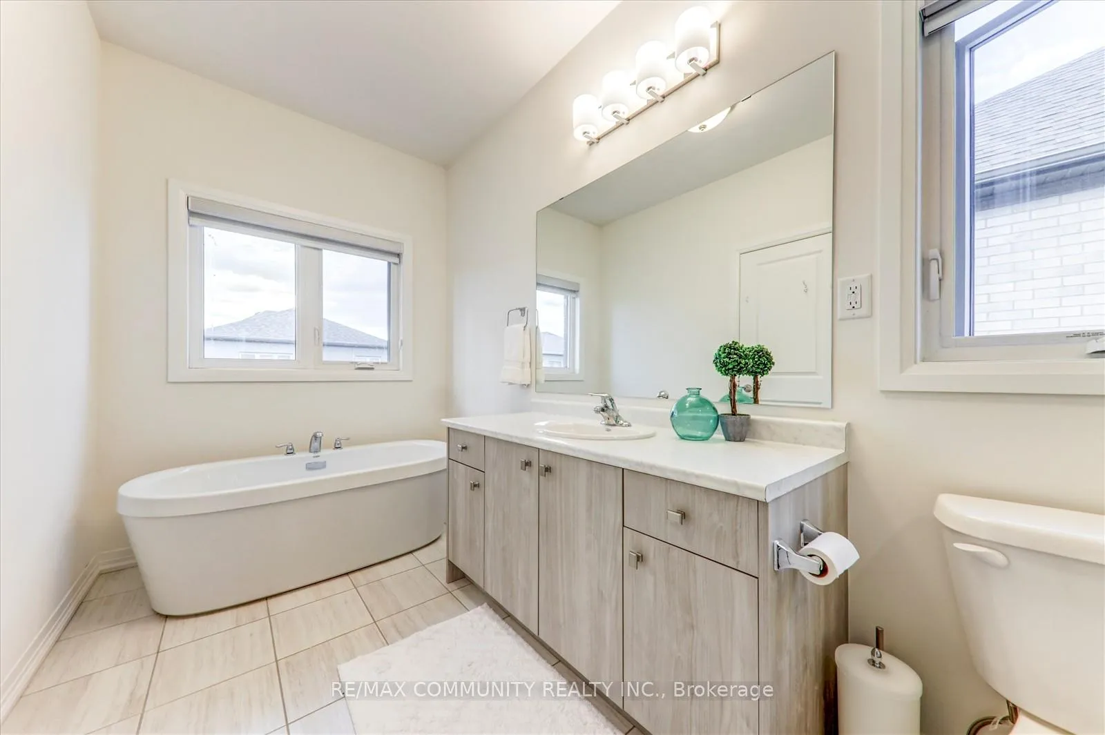 Photo 41 of 124 Ogston Crescent, Whitby, Rural Whitby — HOMEH
