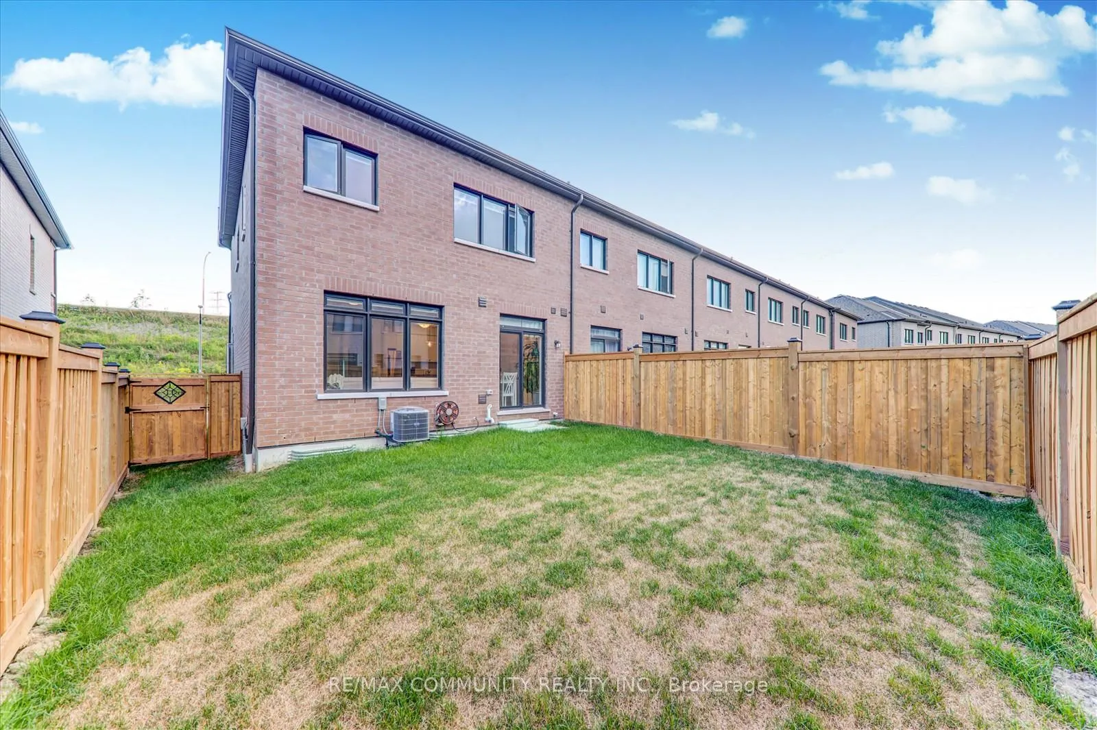 Photo 42 of 124 Ogston Crescent, Whitby, Rural Whitby — HOMEH