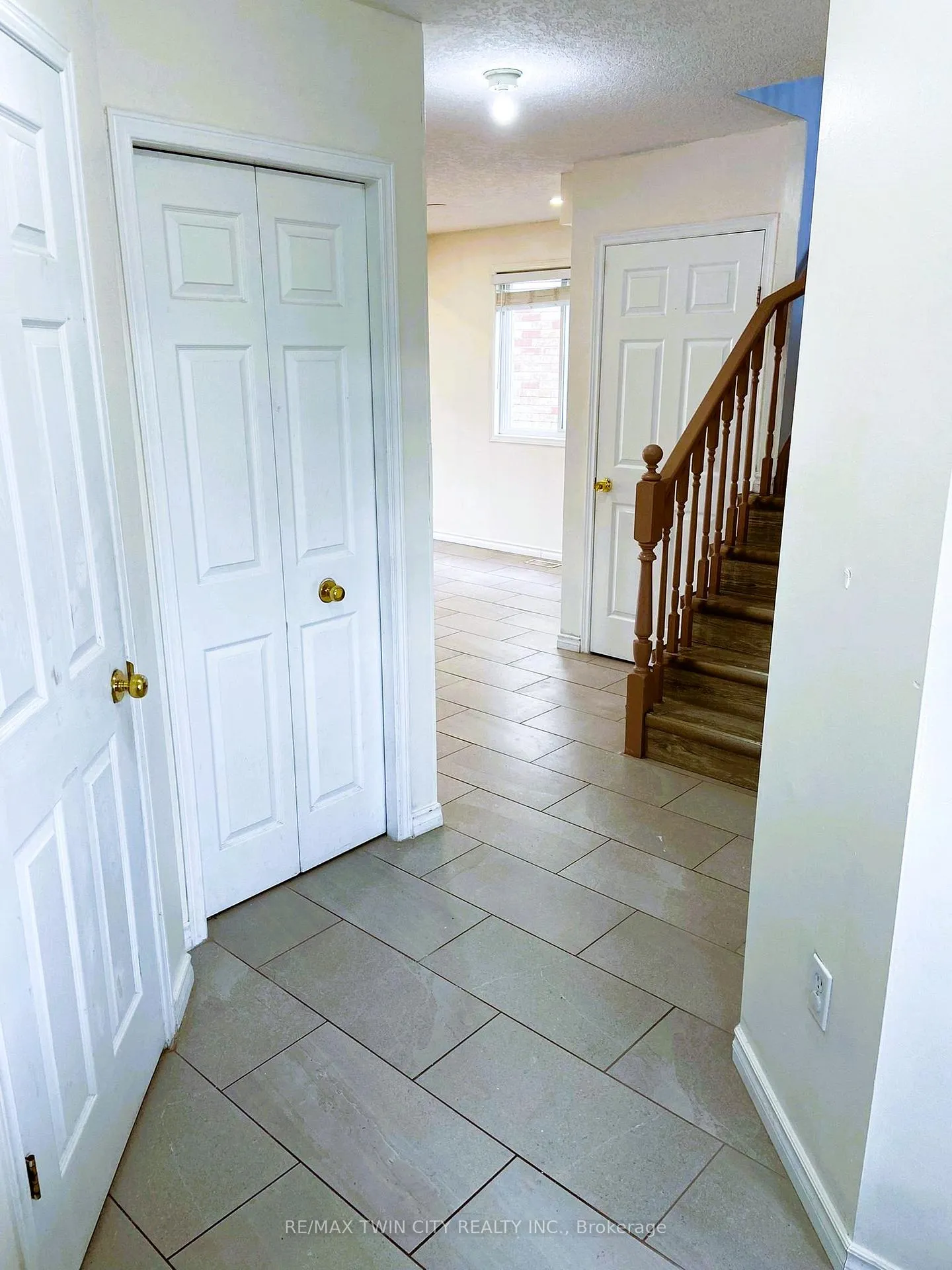Photo 3 of Unit UPPER, 490 Activa Avenue, Kitchener, Larentian West — HOMEH