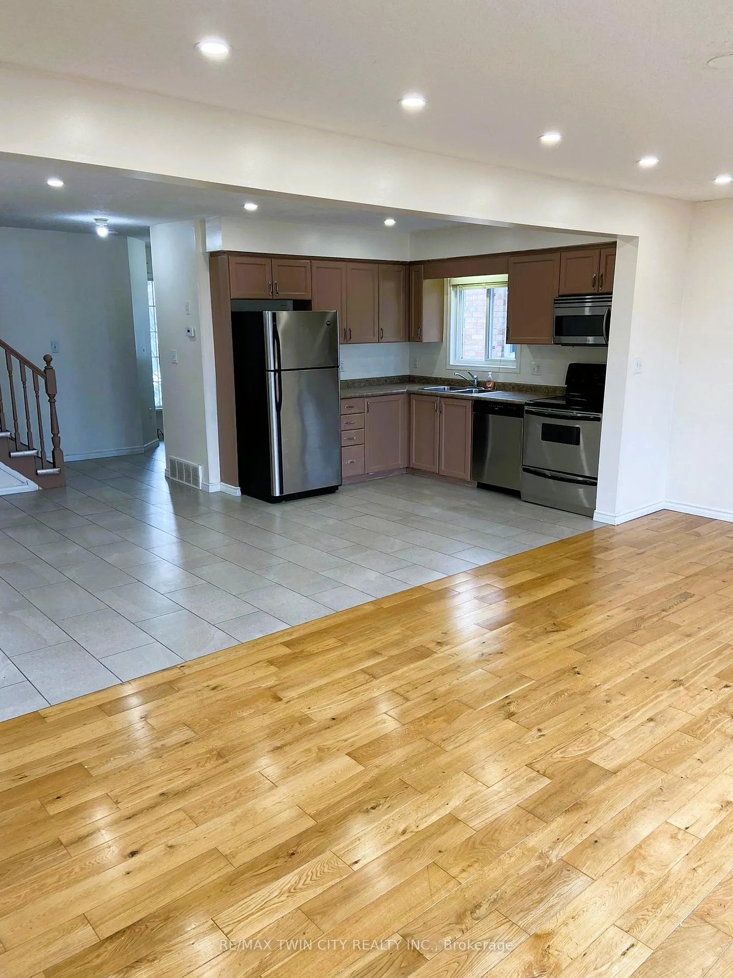 Photo 5 of Unit UPPER, 490 Activa Avenue, Kitchener, Larentian West — HOMEH