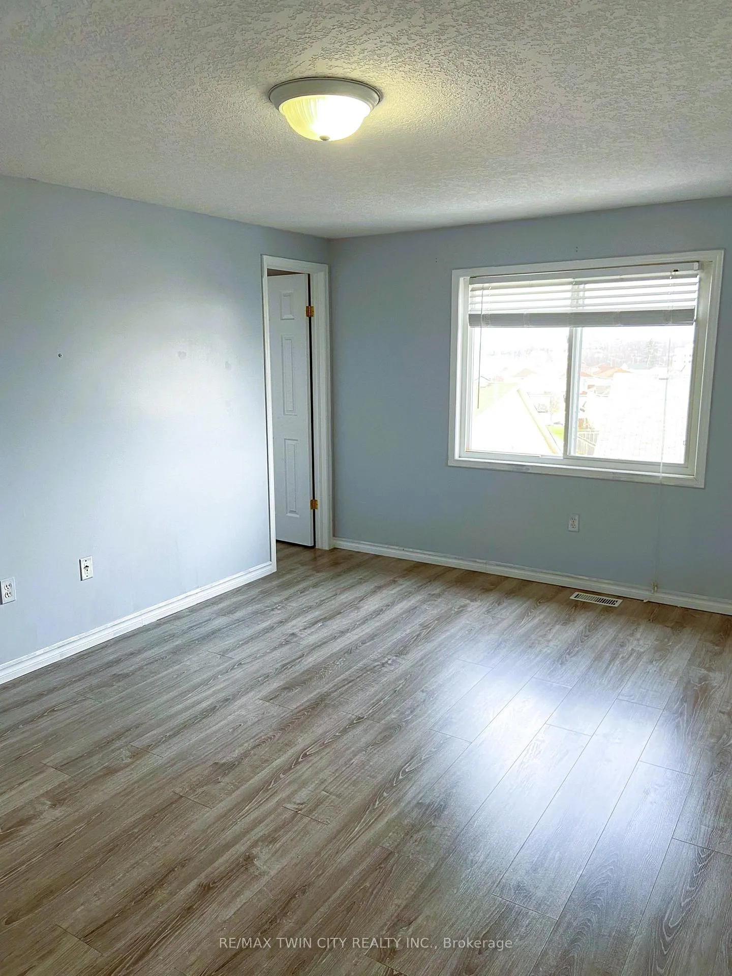 Photo 11 of Unit UPPER, 490 Activa Avenue, Kitchener, Larentian West — HOMEH