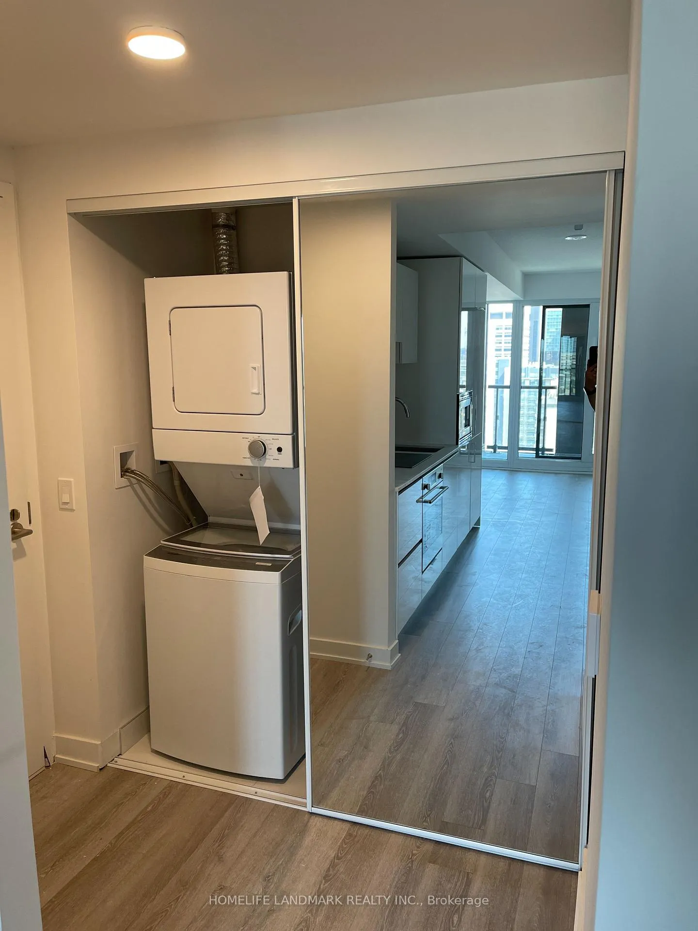Photo 4 of Unit 1701, 238 Simcoe Street, Toronto, University — HOMEH