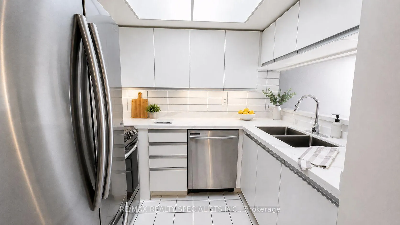 Photo 2 of Unit 706, 75 King Street E, Mississauga, Cooksville — HOMEH