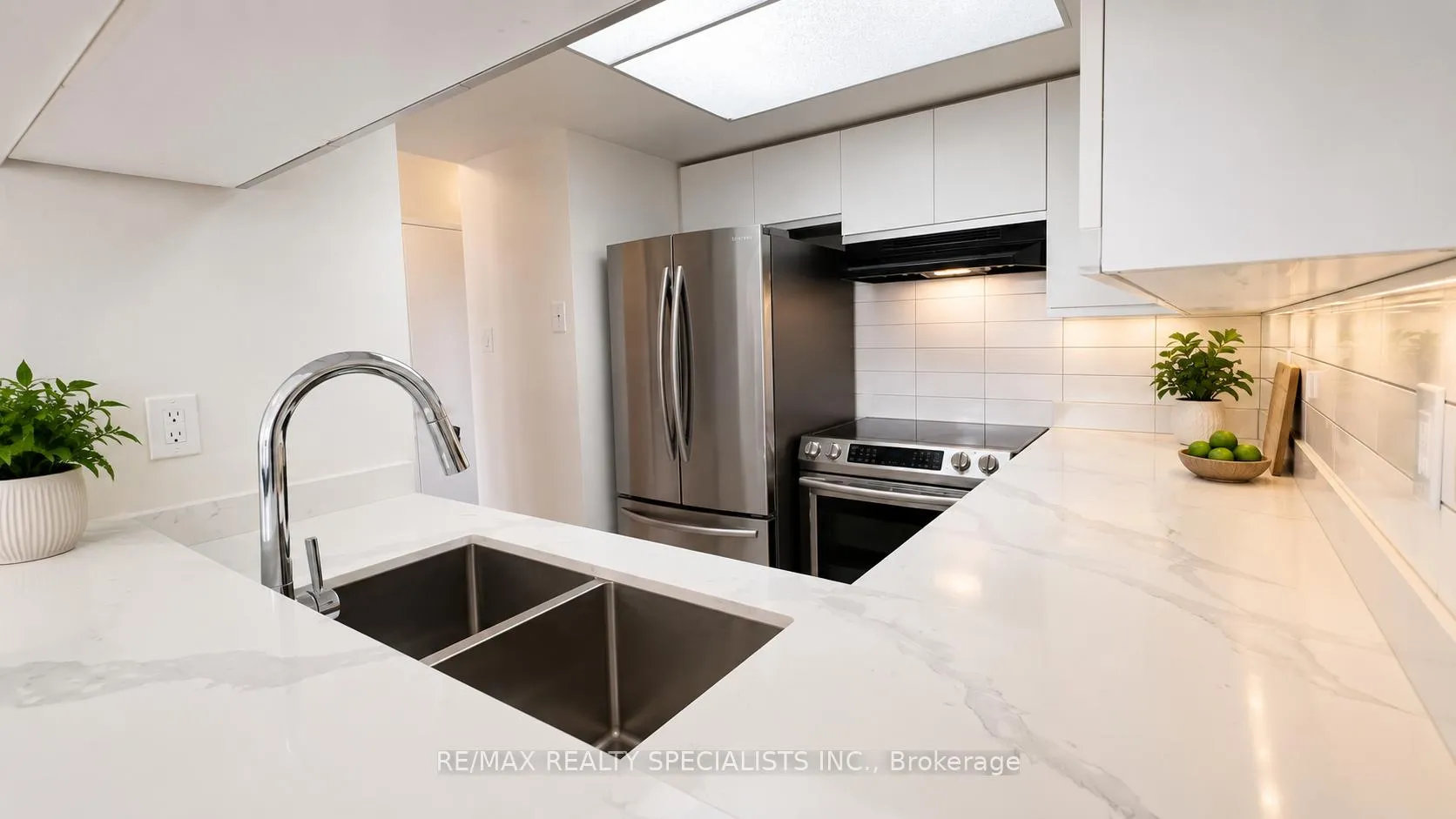 Photo 3 of Unit 706, 75 King Street E, Mississauga, Cooksville — HOMEH