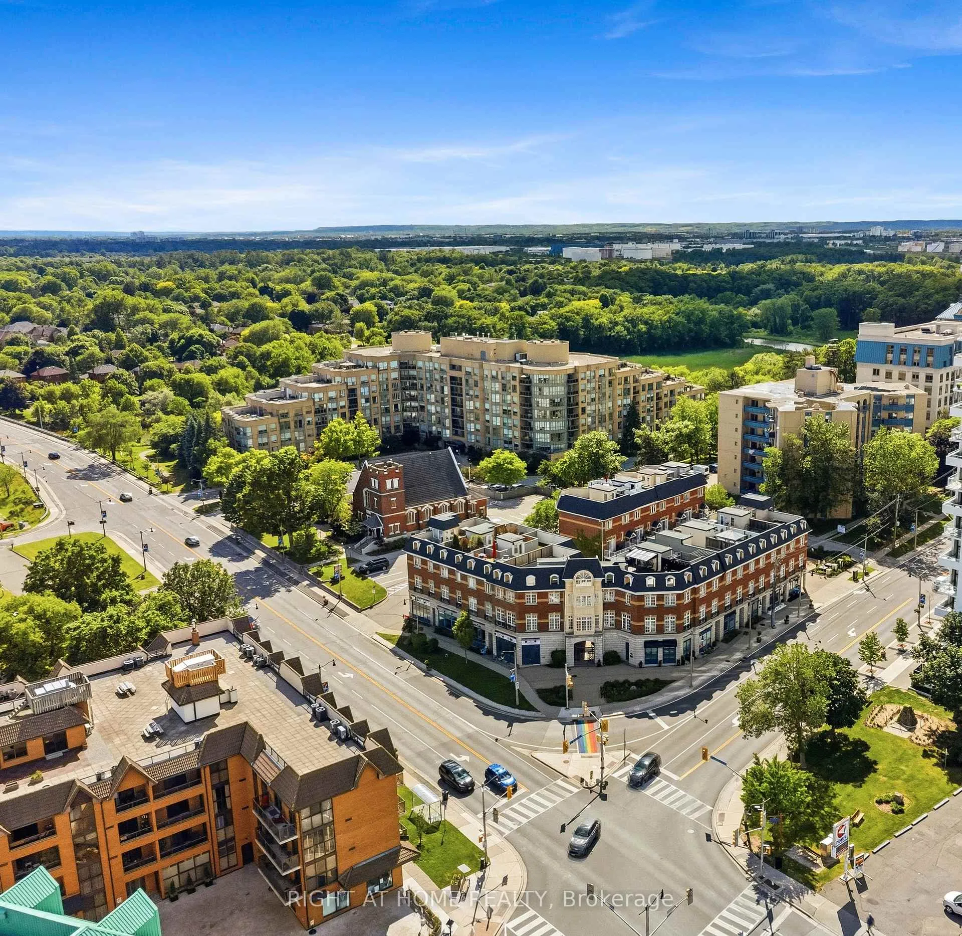 Photo 8 of Unit 10, 120 Bronte Road, Oakville, Bronte — HOMEH