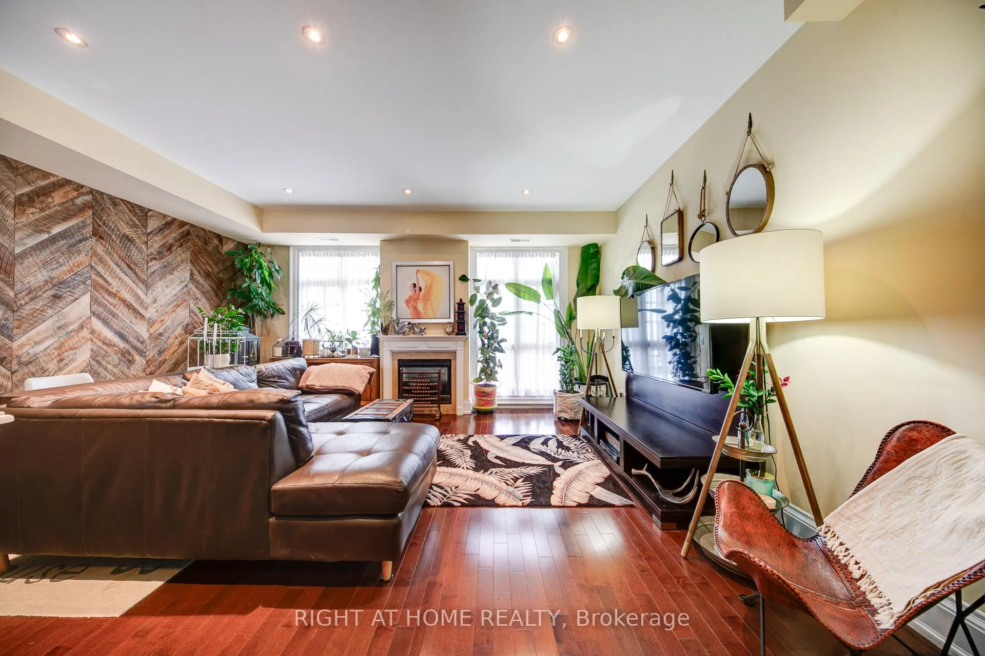Photo 14 of Unit 10, 120 Bronte Road, Oakville, Bronte — HOMEH