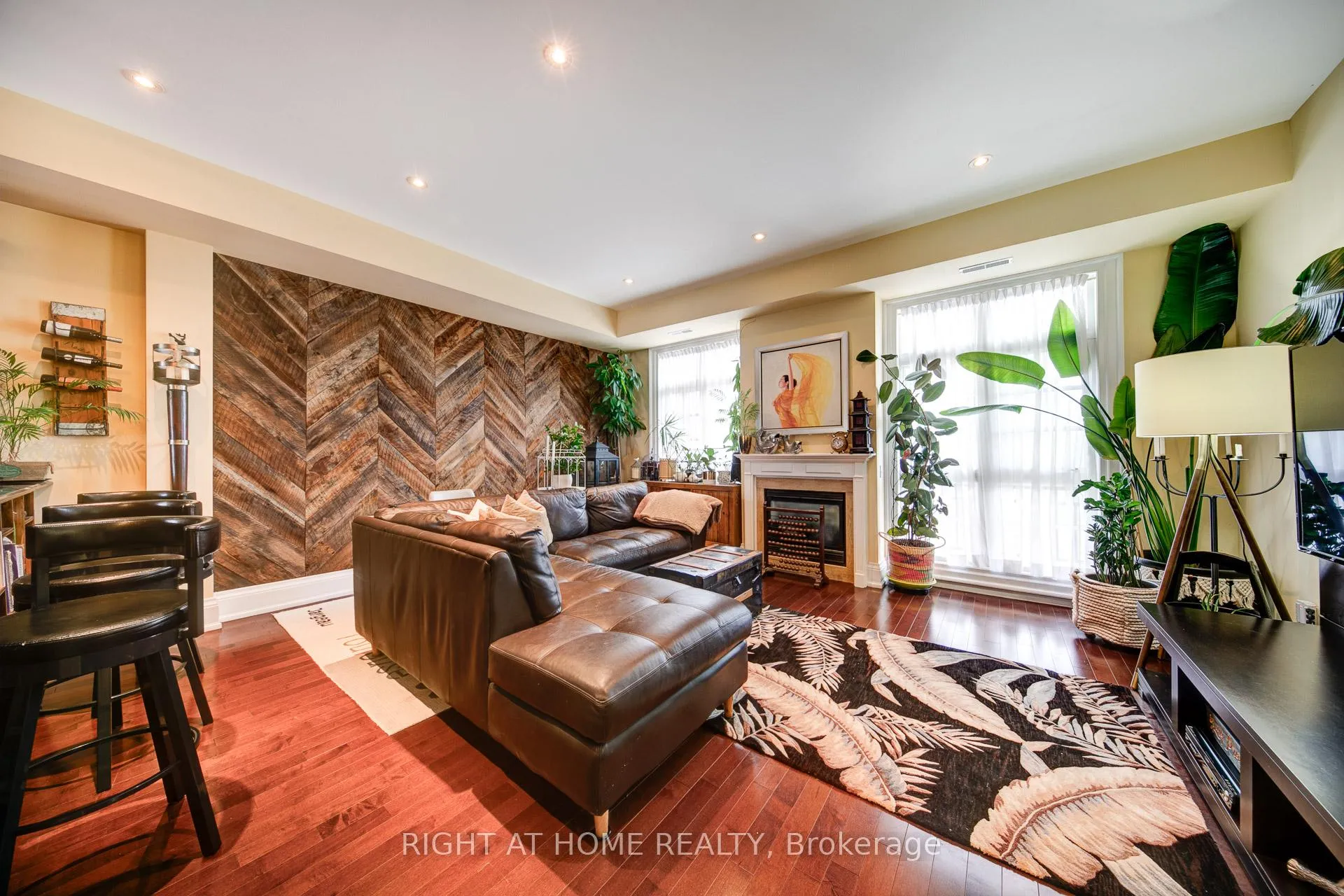 Photo 15 of Unit 10, 120 Bronte Road, Oakville, Bronte — HOMEH