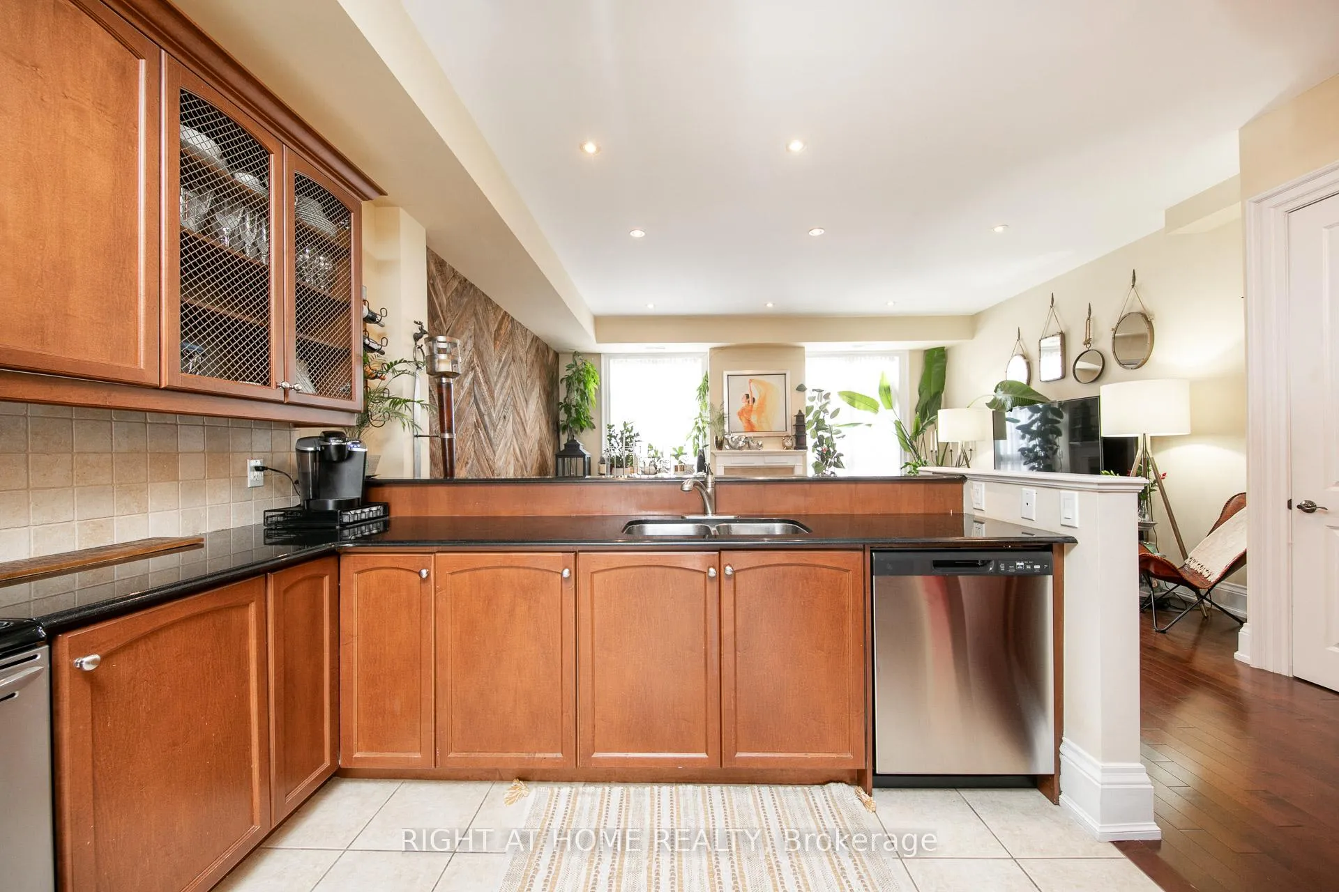 Photo 18 of Unit 10, 120 Bronte Road, Oakville, Bronte — HOMEH
