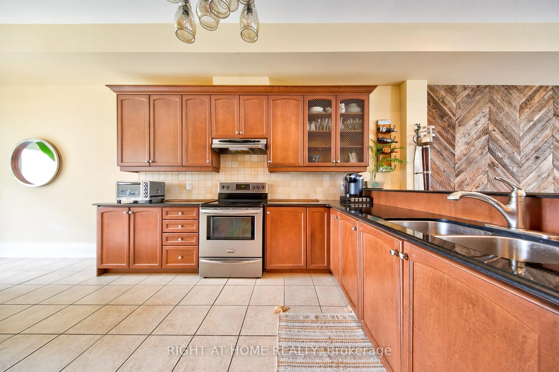 Photo 19 of Unit 10, 120 Bronte Road, Oakville, Bronte — HOMEH