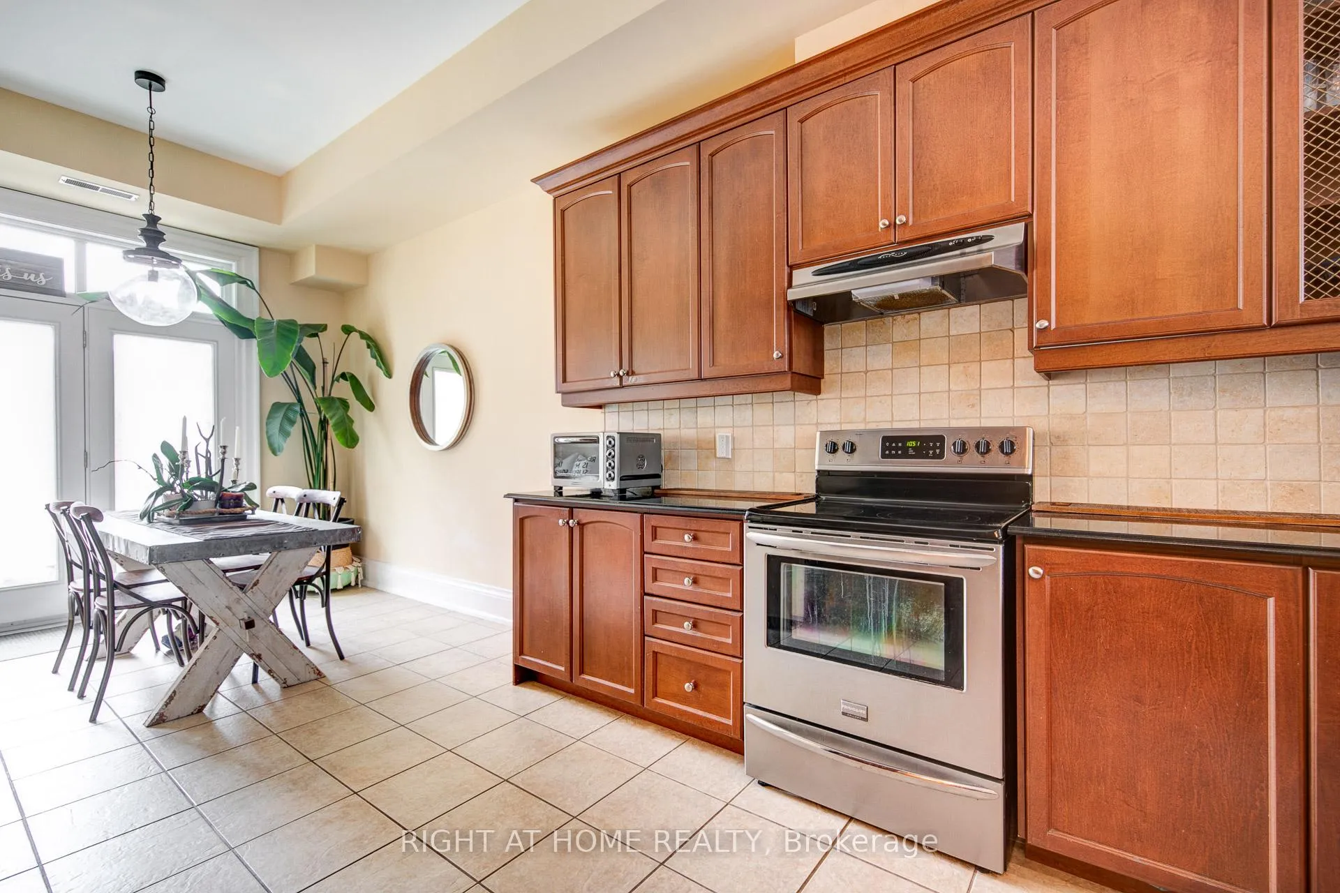 Photo 20 of Unit 10, 120 Bronte Road, Oakville, Bronte — HOMEH