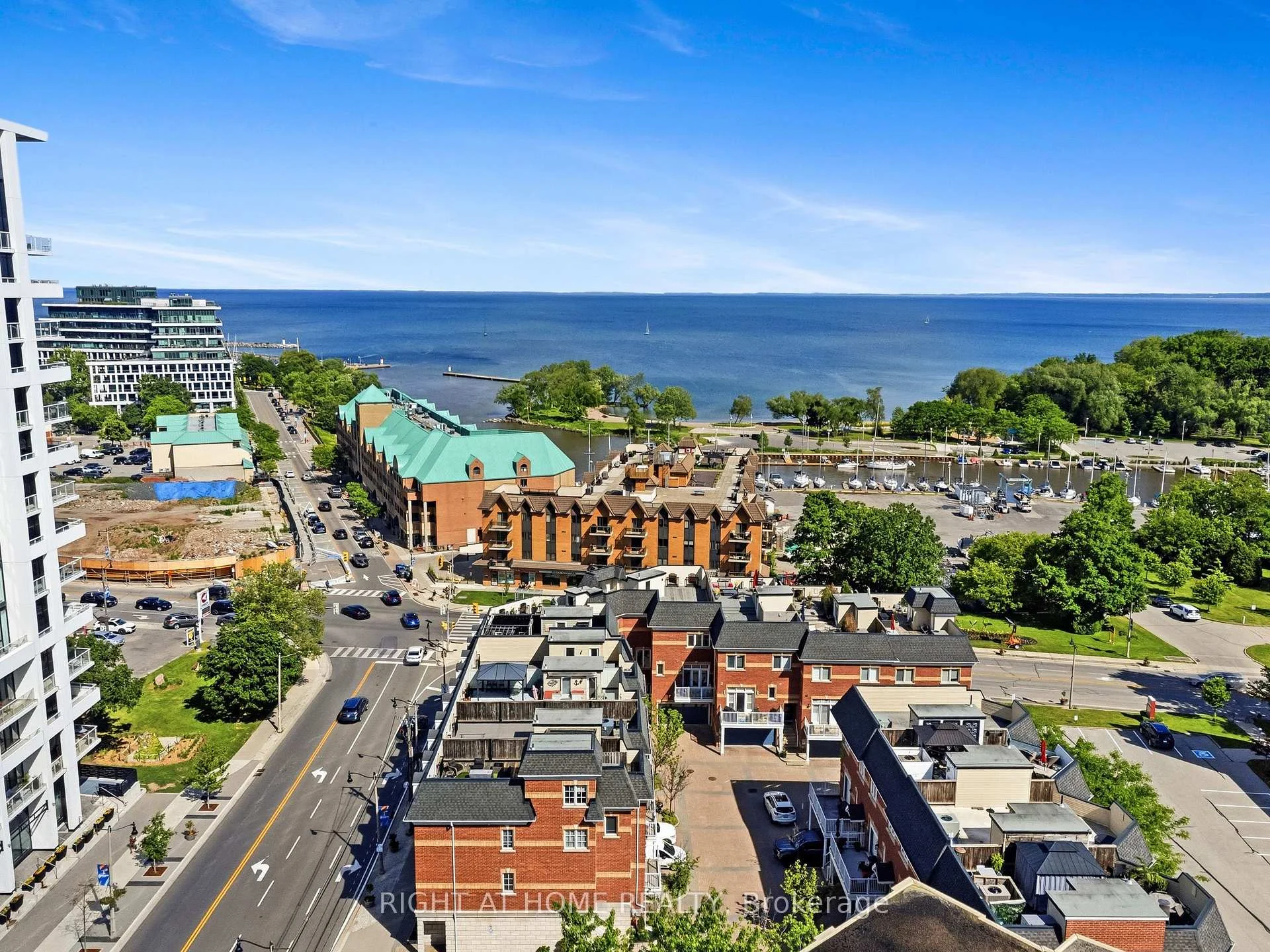 Photo 4 of Unit 10, 120 Bronte Road, Oakville, Bronte — HOMEH