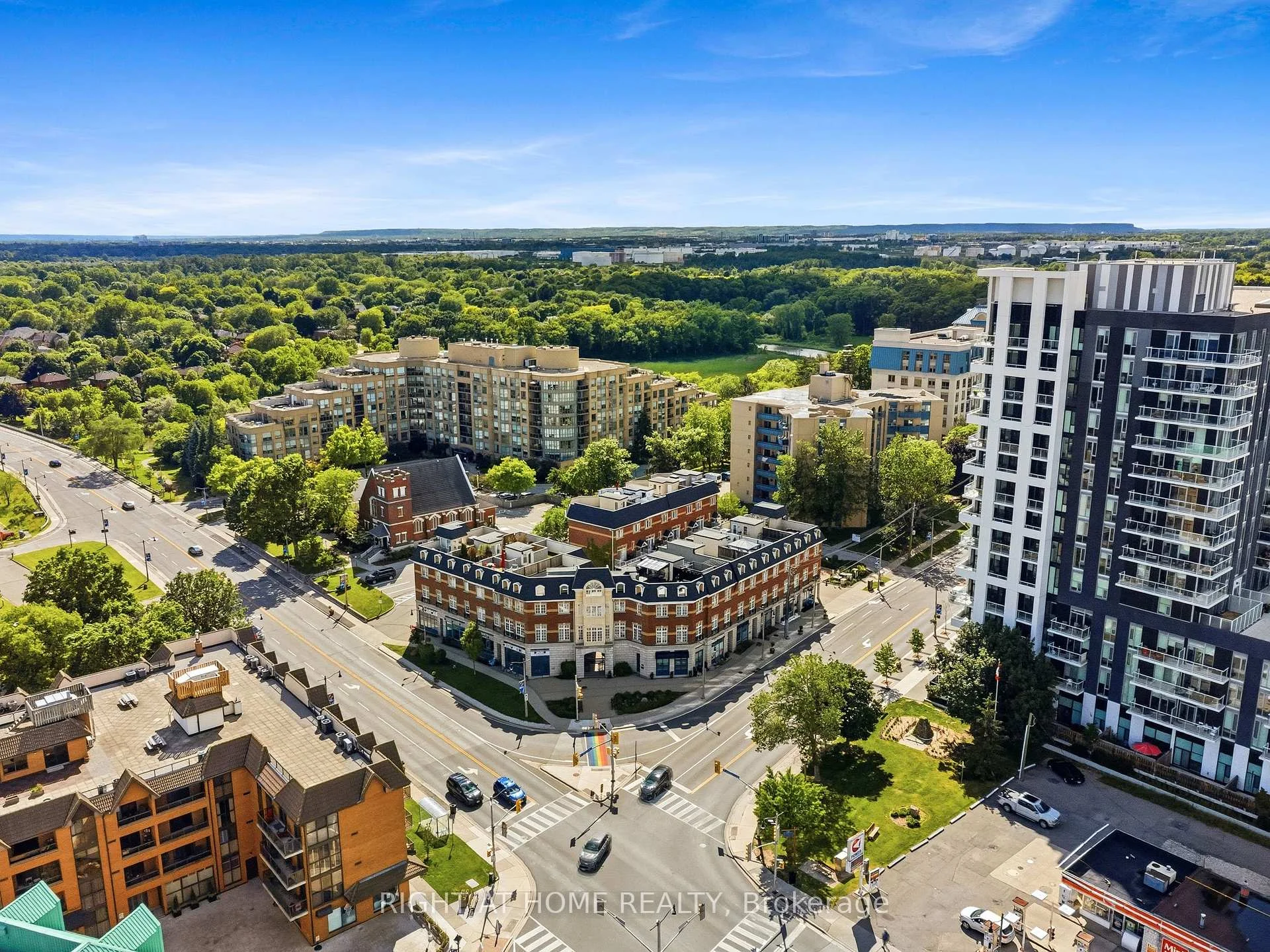 Photo 40 of Unit 10, 120 Bronte Road, Oakville, Bronte — HOMEH