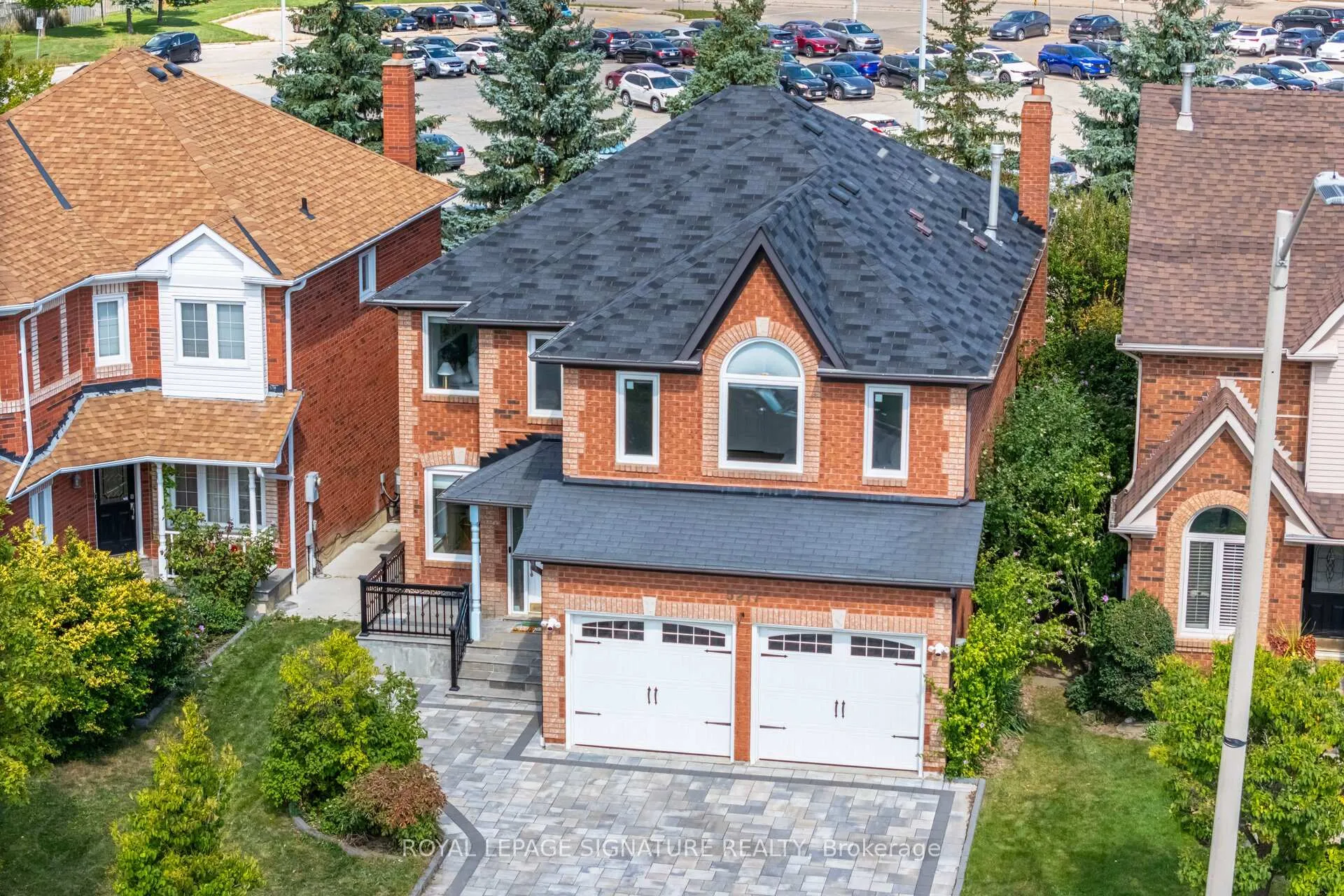 Photo 2 of 5217 Fallingbrook Drive, Mississauga, East Credit — HOMEH