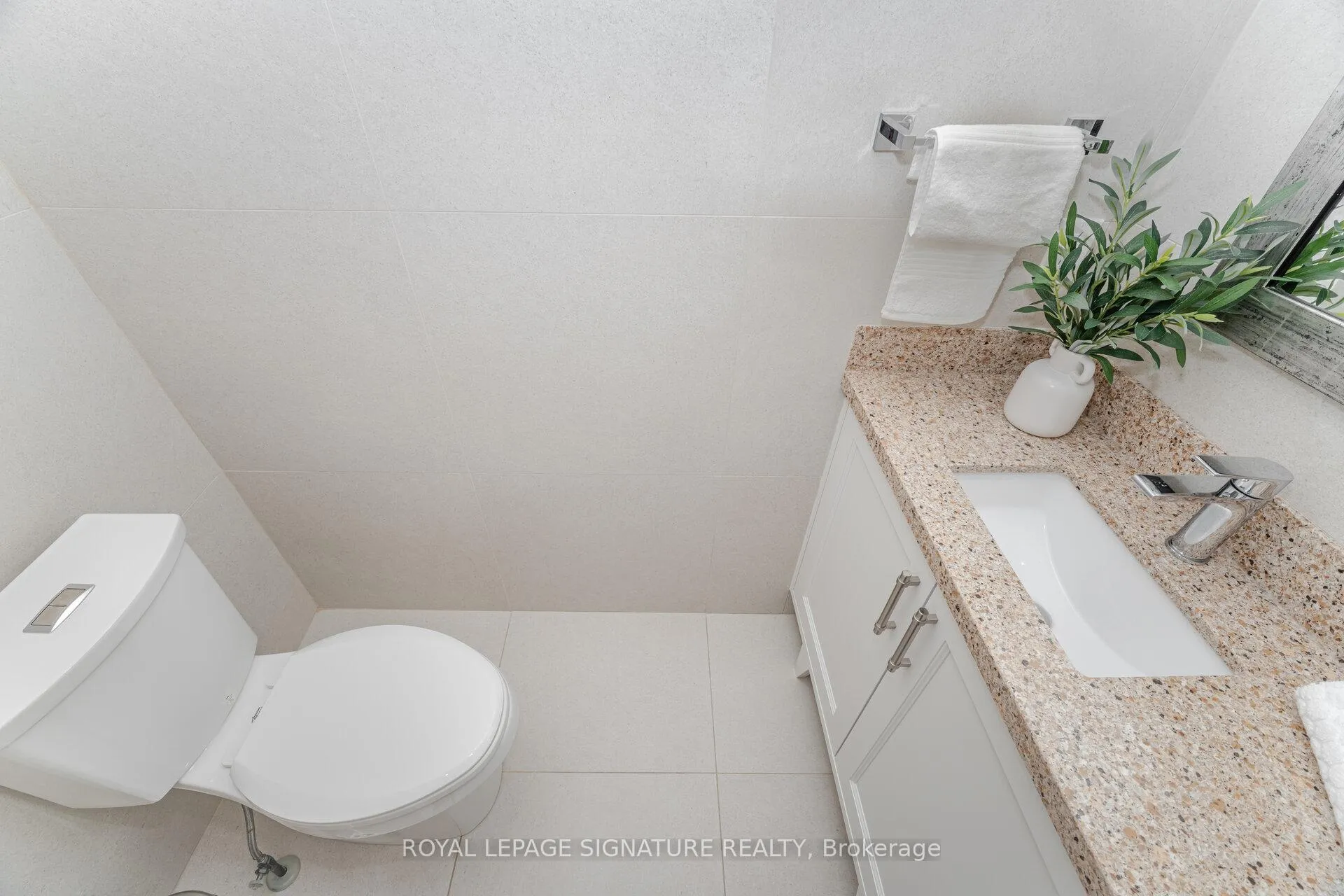 Photo 26 of 5217 Fallingbrook Drive, Mississauga, East Credit — HOMEH