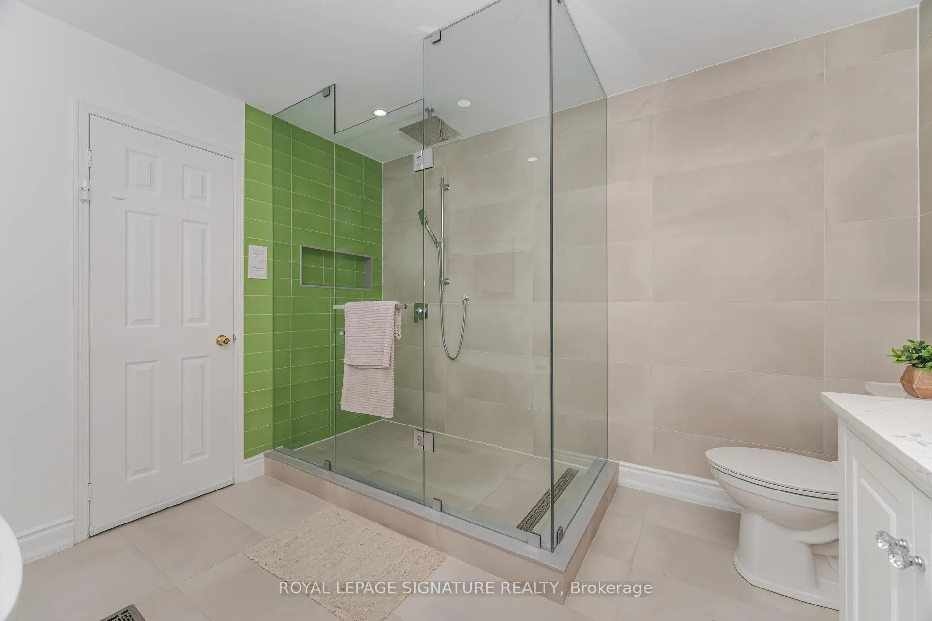 Photo 32 of 5217 Fallingbrook Drive, Mississauga, East Credit — HOMEH