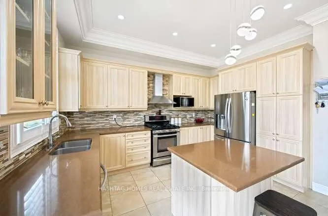 Photo 15 of 13 Ross Drive, Brampton, Sandringham-Wellington — HOMEH