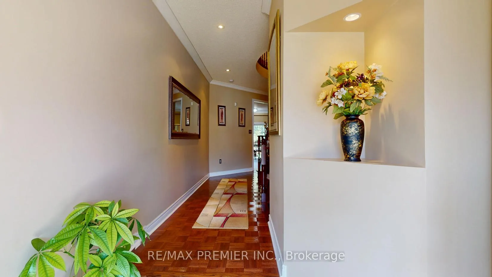 Photo 4 of 28 Osprey Drive, Vaughan, Vellore Village — HOMEH