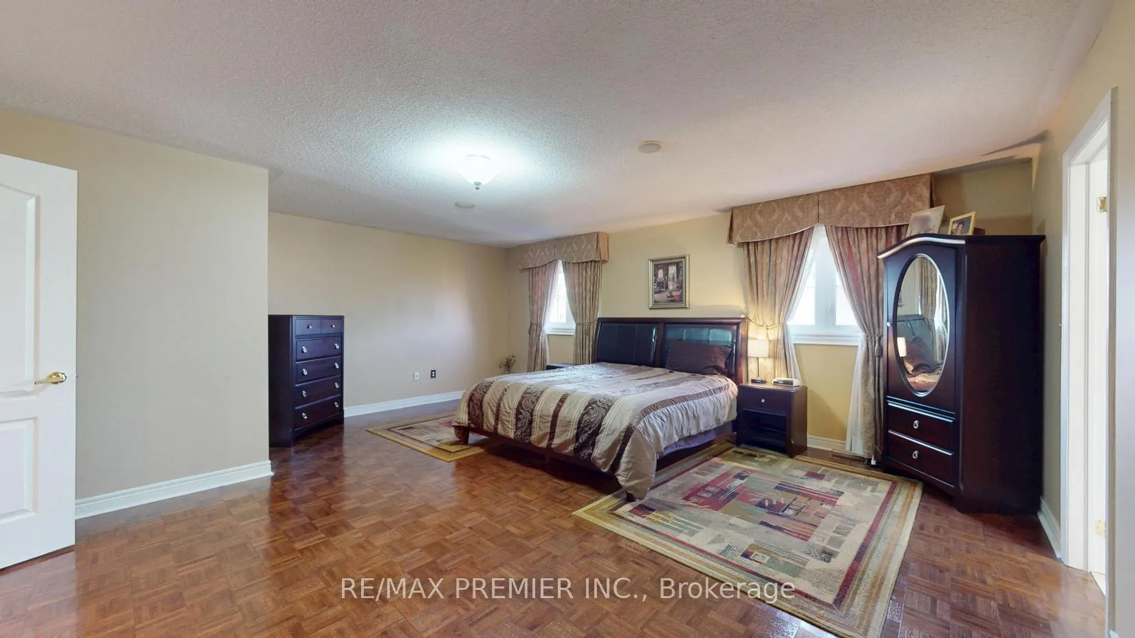 Photo 10 of 28 Osprey Drive, Vaughan, Vellore Village — HOMEH