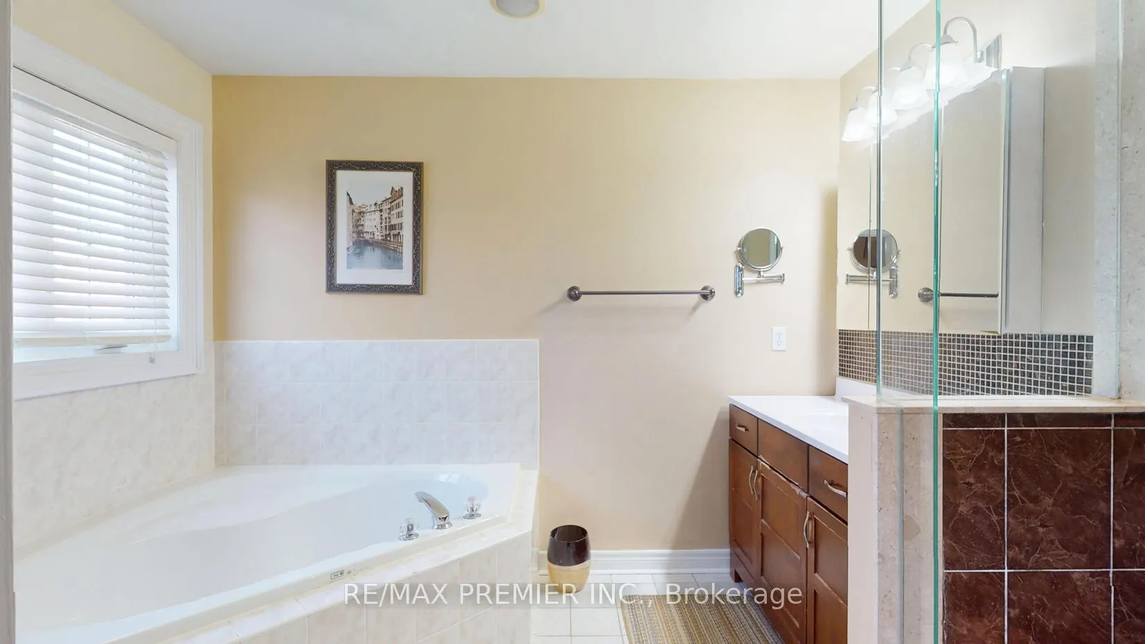Photo 11 of 28 Osprey Drive, Vaughan, Vellore Village — HOMEH
