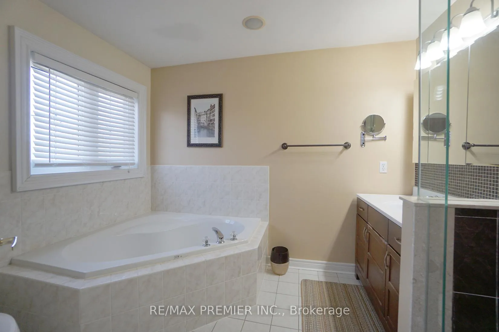 Photo 15 of 28 Osprey Drive, Vaughan, Vellore Village — HOMEH