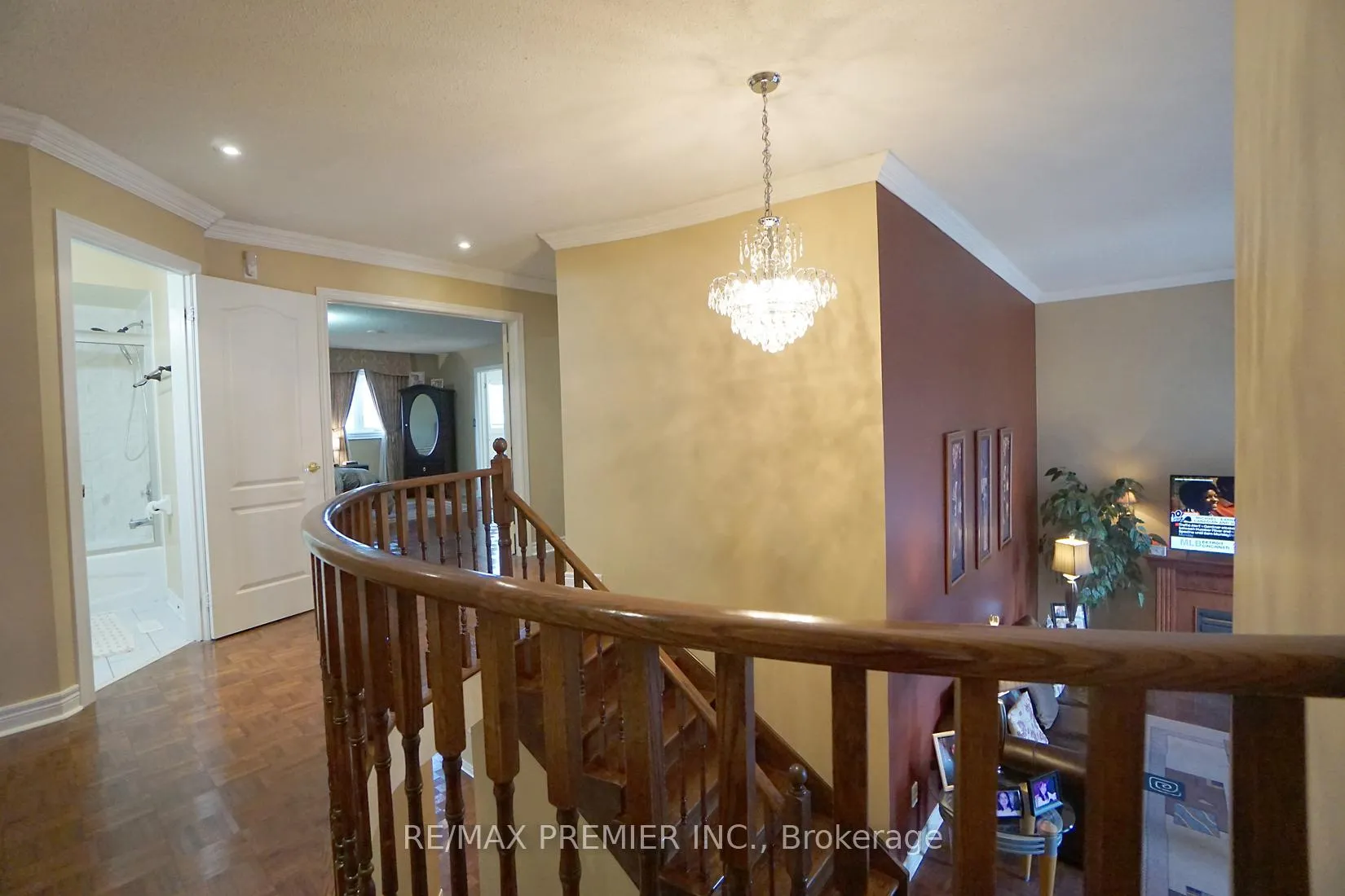 Photo 16 of 28 Osprey Drive, Vaughan, Vellore Village — HOMEH