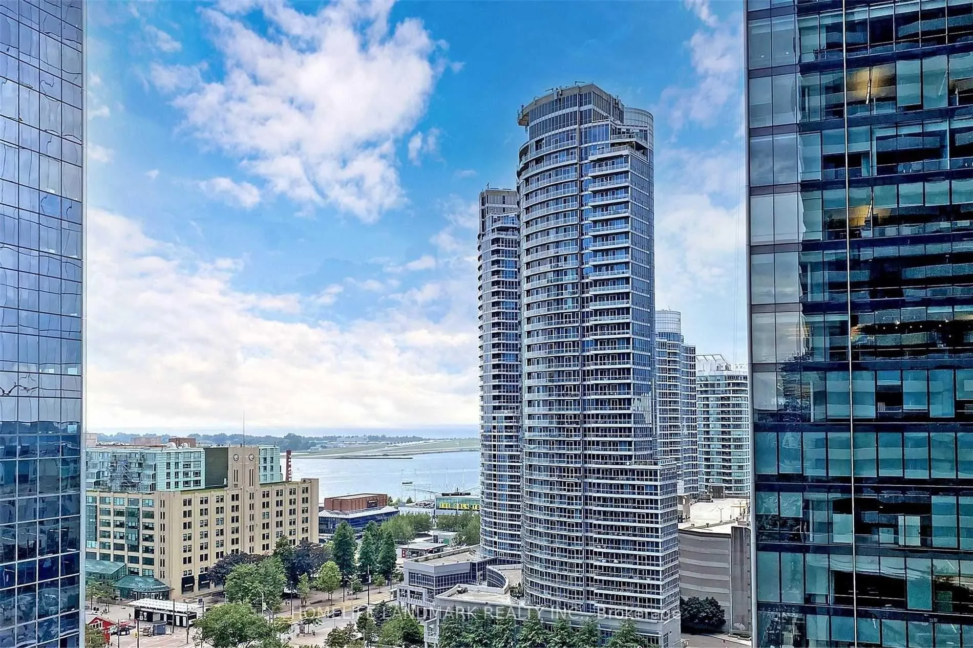 Photo 13 of Unit 1201, 88 Harbour Street, Toronto, Waterfront Communities — HOMEH