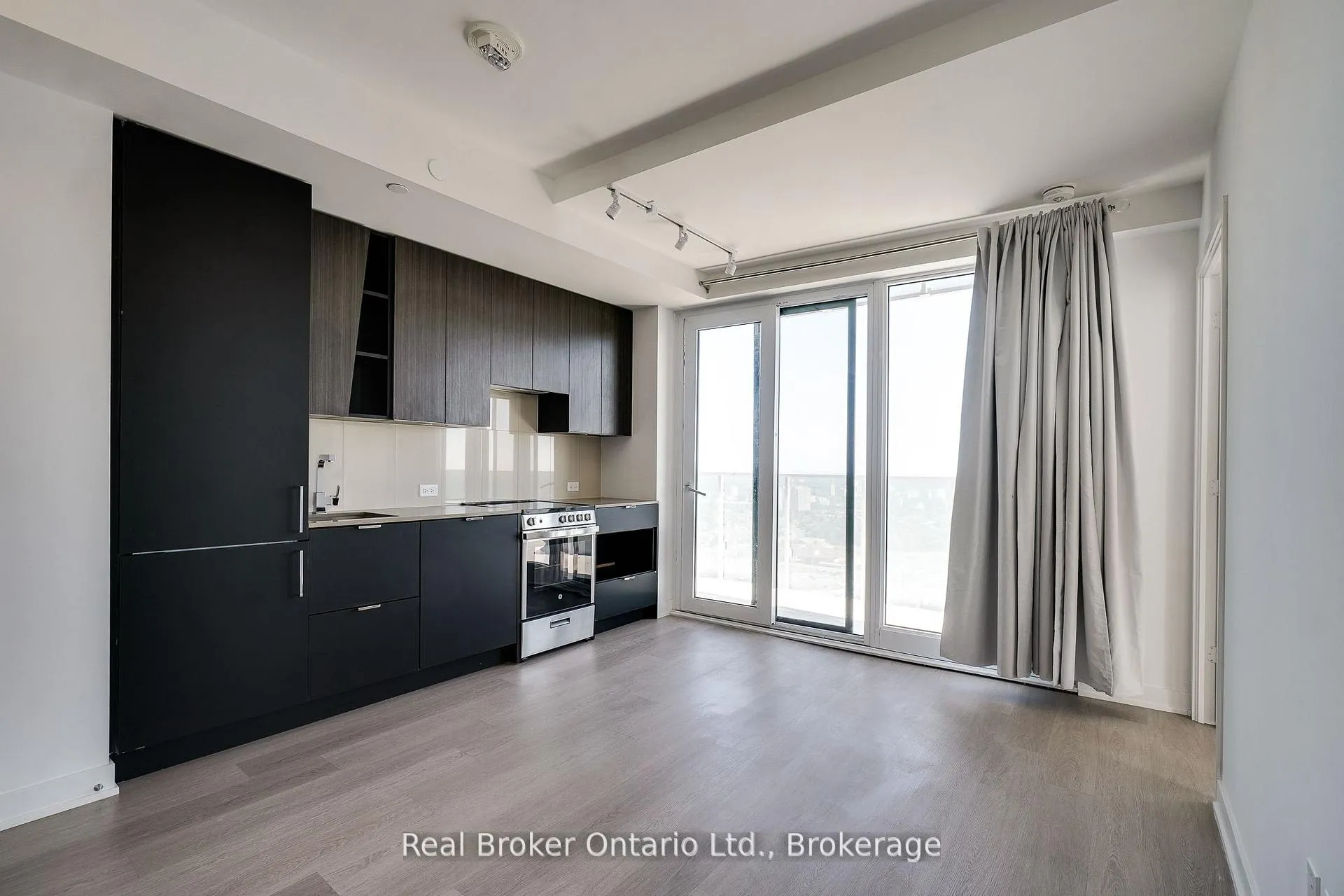 Photo 2 of Unit 3009, 3883 Quartz Road S, Mississauga, City Centre — HOMEH
