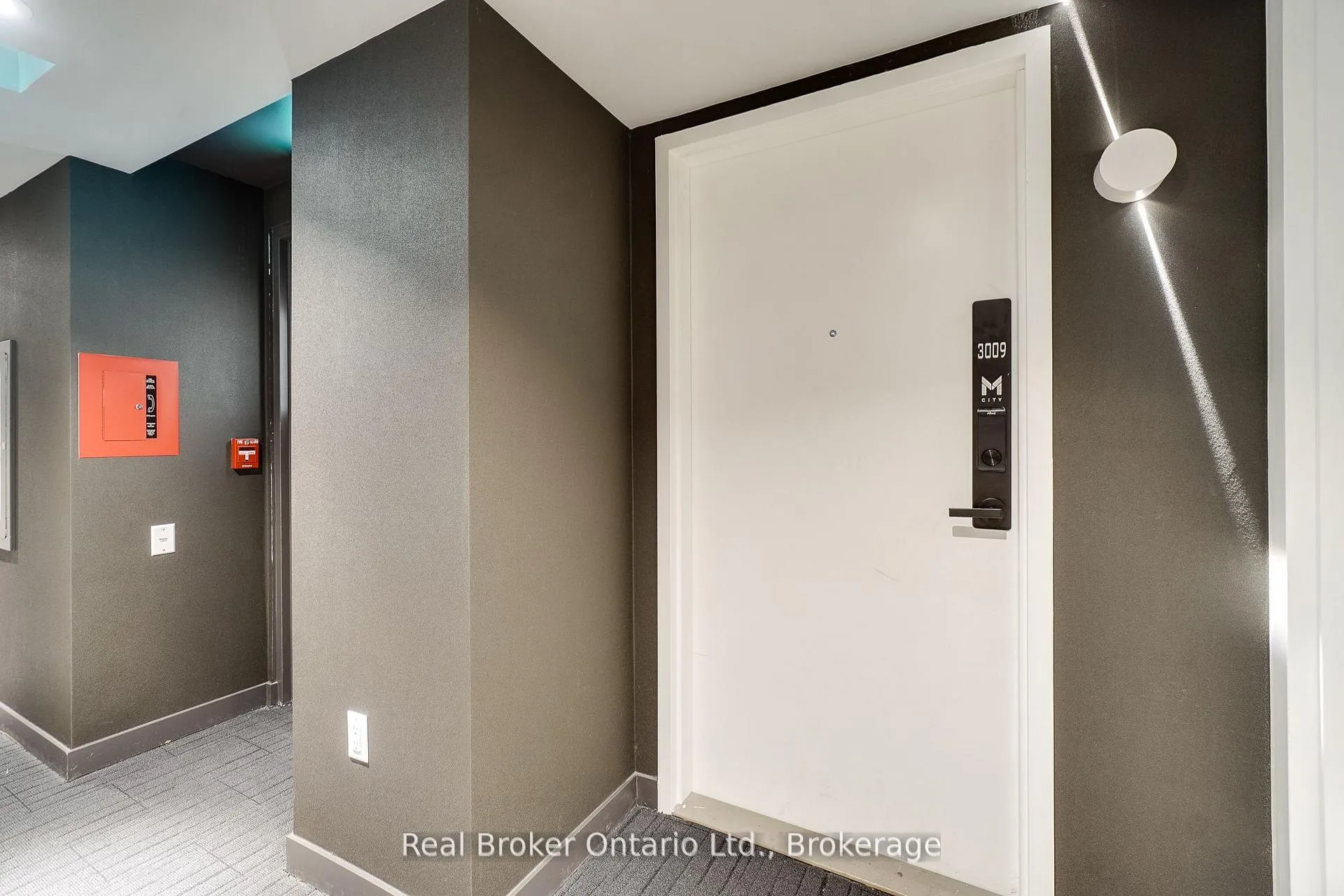 Photo 3 of Unit 3009, 3883 Quartz Road S, Mississauga, City Centre — HOMEH