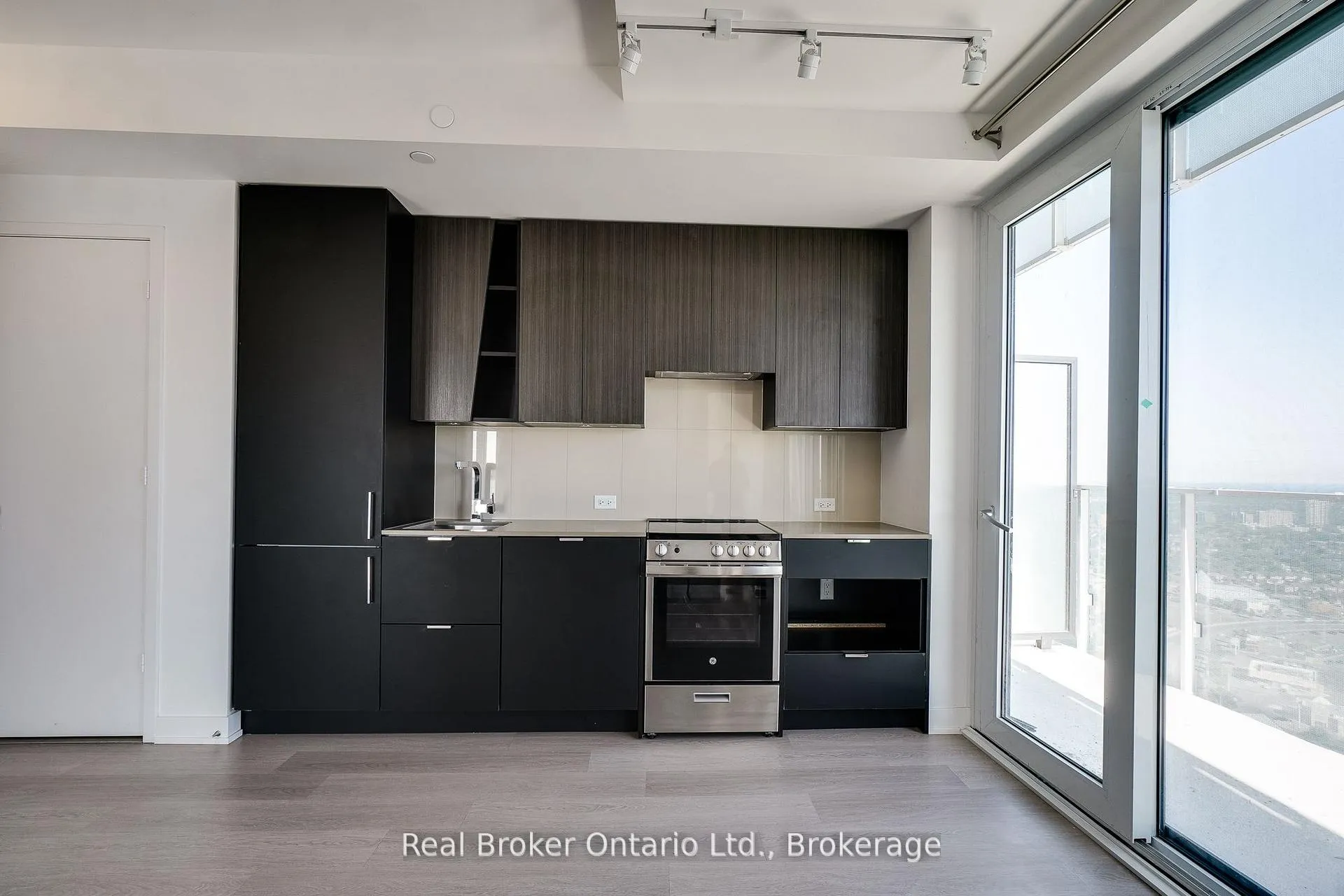 Photo 4 of Unit 3009, 3883 Quartz Road S, Mississauga, City Centre — HOMEH