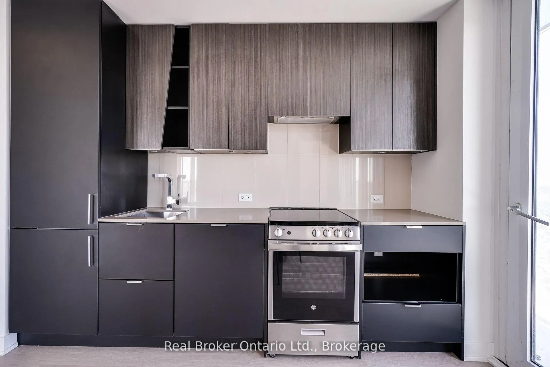 Photo 5 of Unit 3009, 3883 Quartz Road S, Mississauga, City Centre — HOMEH