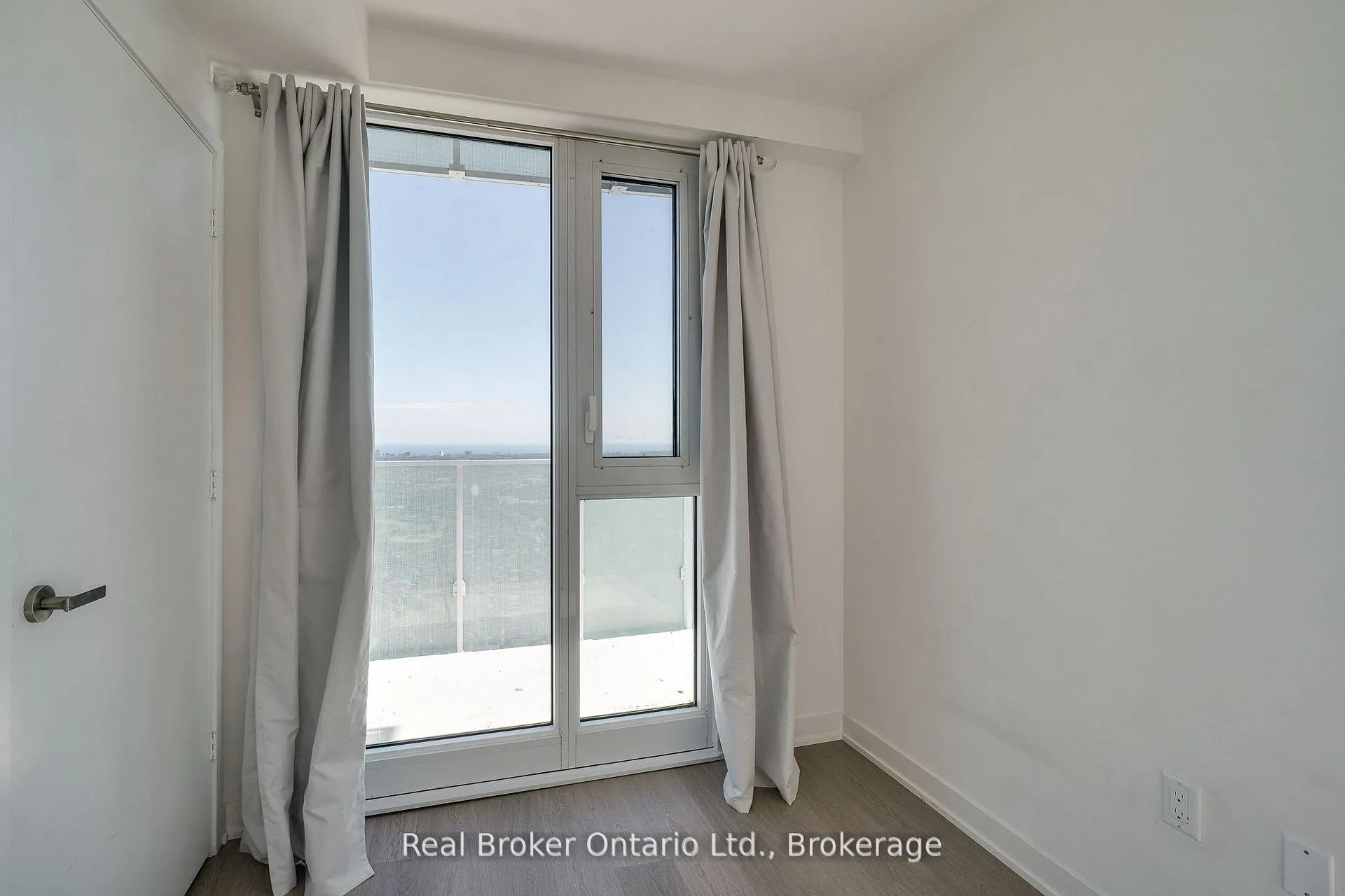 Photo 11 of Unit 3009, 3883 Quartz Road S, Mississauga, City Centre — HOMEH