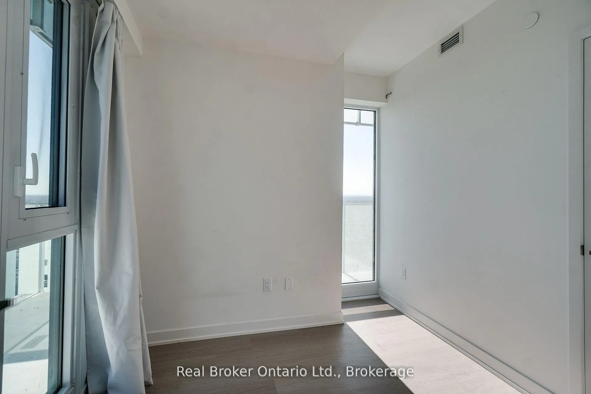 Photo 13 of Unit 3009, 3883 Quartz Road S, Mississauga, City Centre — HOMEH