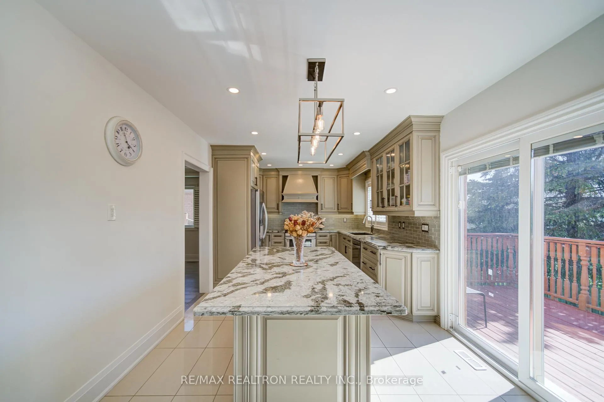 Photo 16 of 32 Dumfries Drive, Markham, Cachet — HOMEH