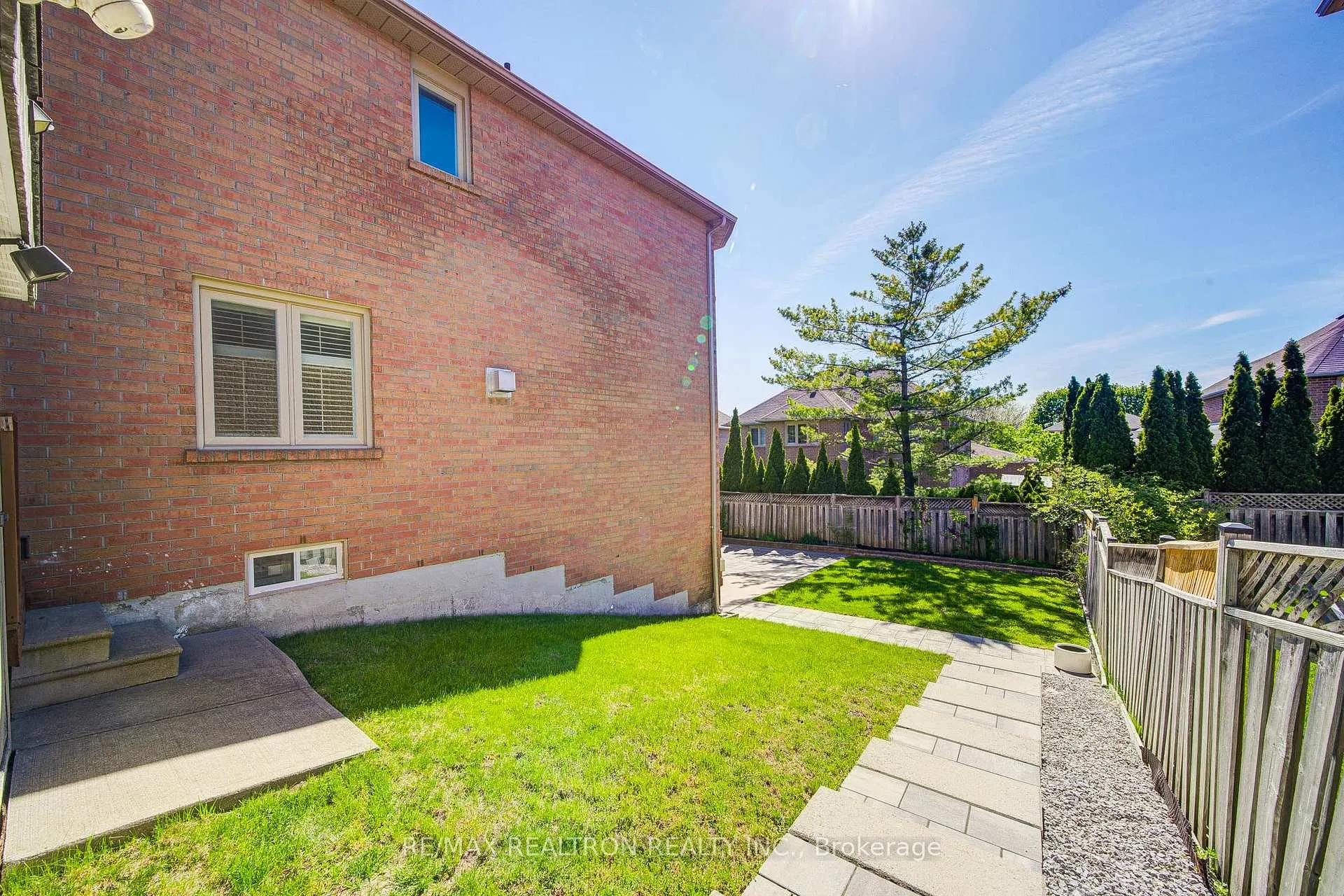 Photo 39 of 32 Dumfries Drive, Markham, Cachet — HOMEH