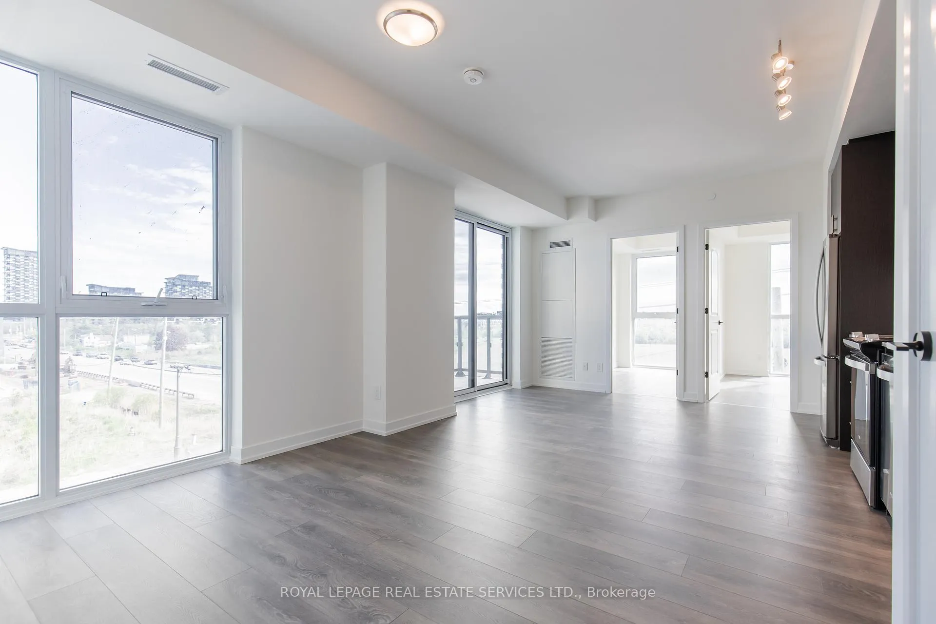 Photo 10 of Unit 410, 335 Wheat Boom Drive, Oakville, Joshua Meadows — HOMEH