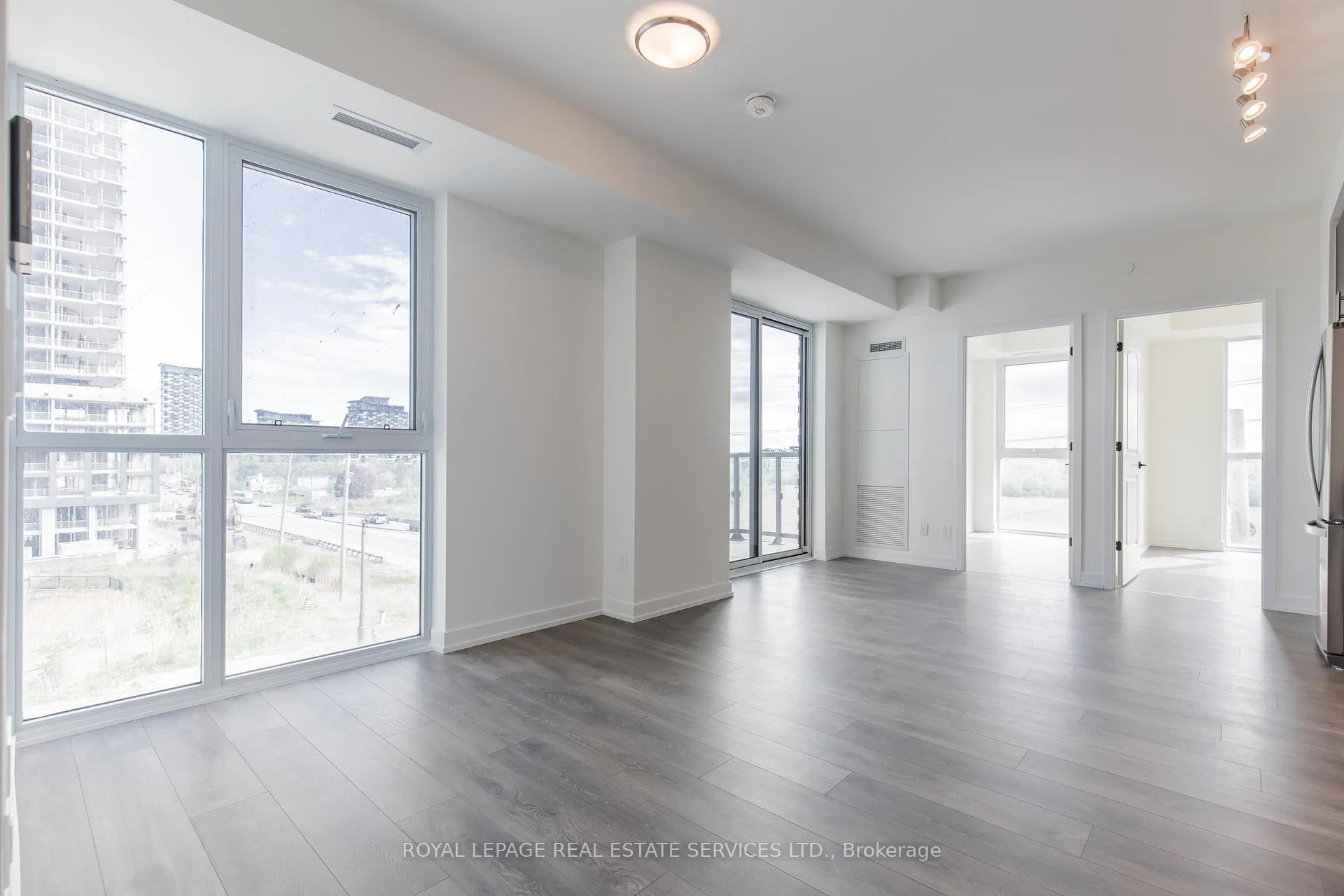 Photo 11 of Unit 410, 335 Wheat Boom Drive, Oakville, Joshua Meadows — HOMEH