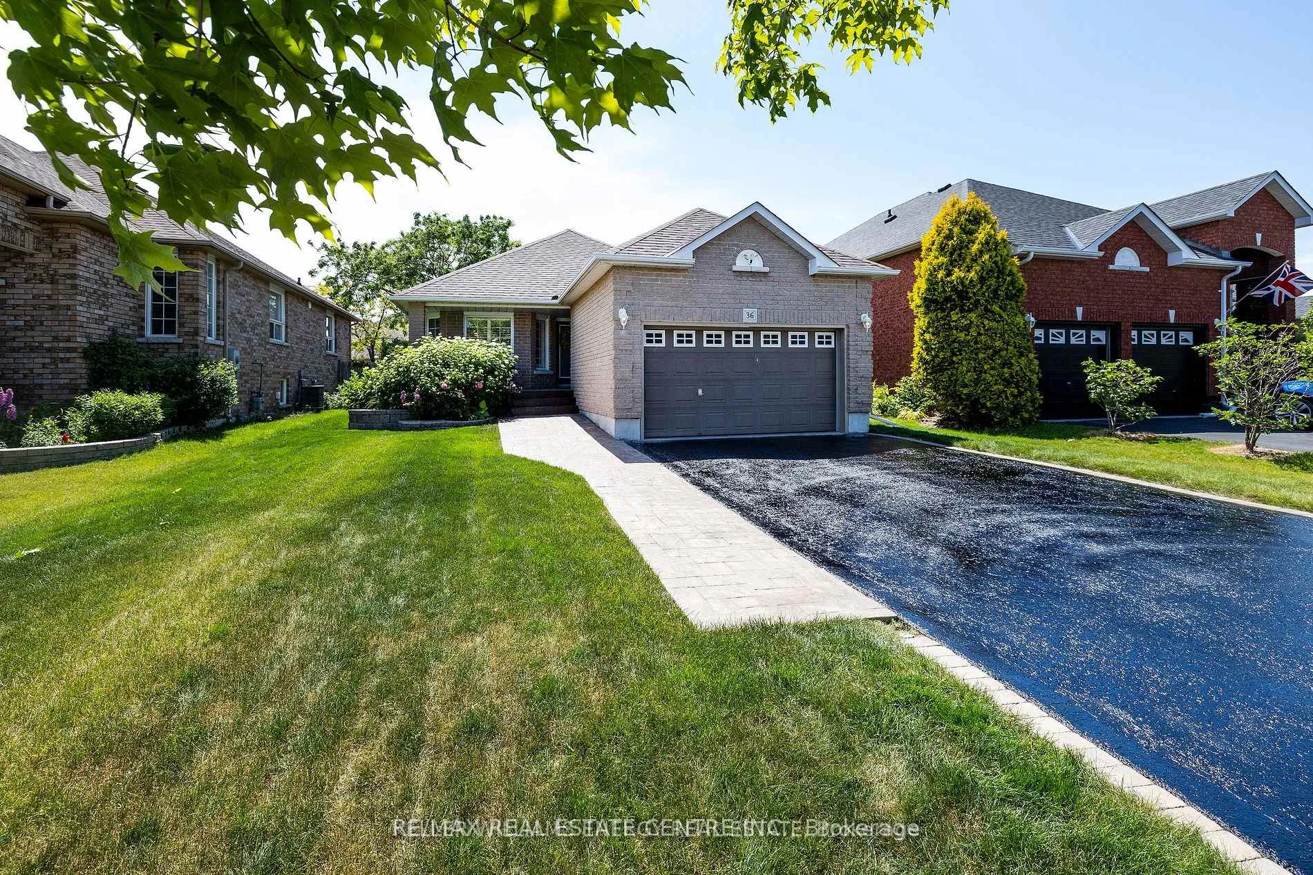Photo 1 of 36 Padfield Drive, Clarington, Bowmanville — HOMEH