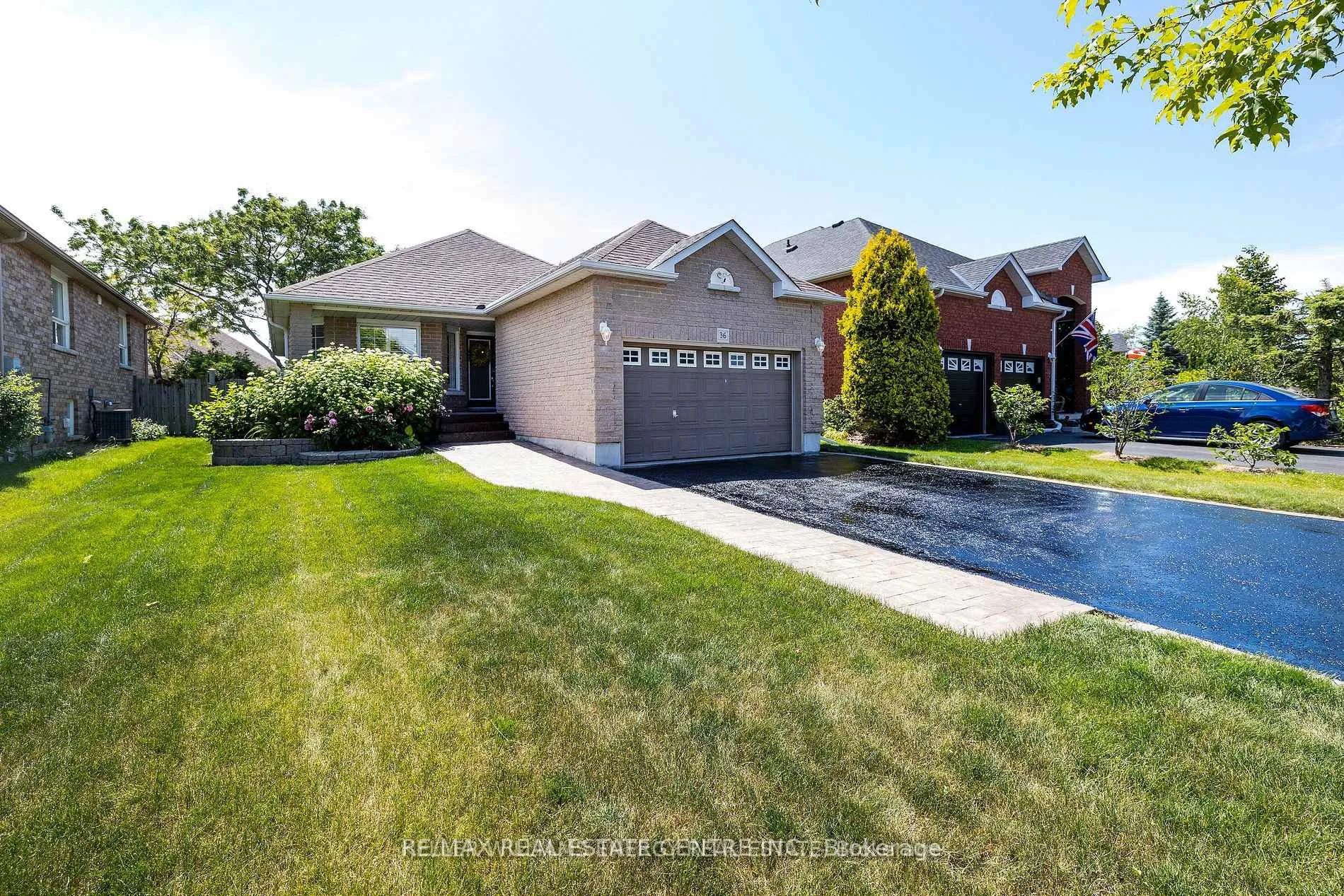 Photo 2 of 36 Padfield Drive, Clarington, Bowmanville — HOMEH